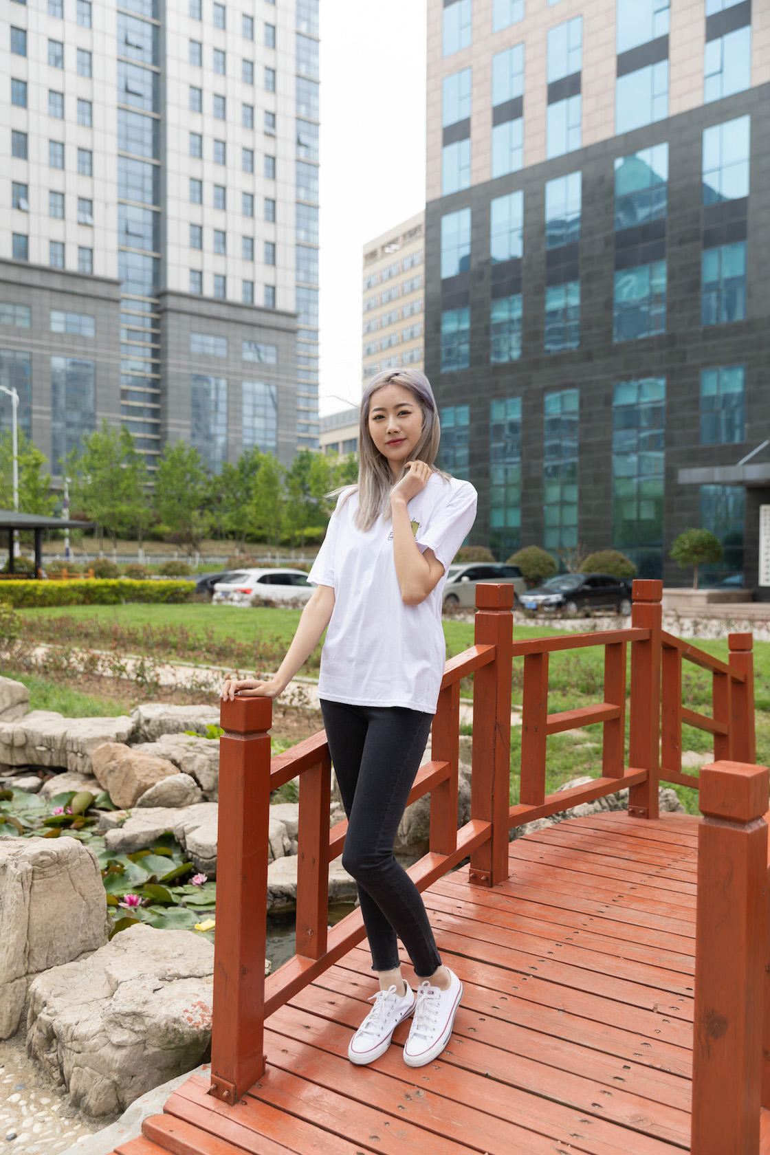 资讯|物恋传媒 – NO.806期 《小鹿》 匡威帆布鞋,短肉丝,裸足