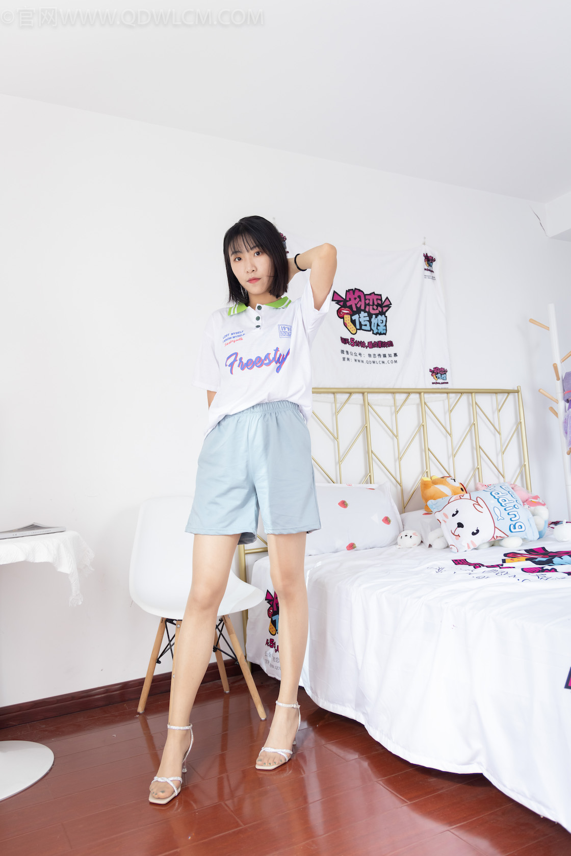 资讯|物恋传媒 – NO.1050期 《elise》 一高跟凉鞋,肉丝,裸足