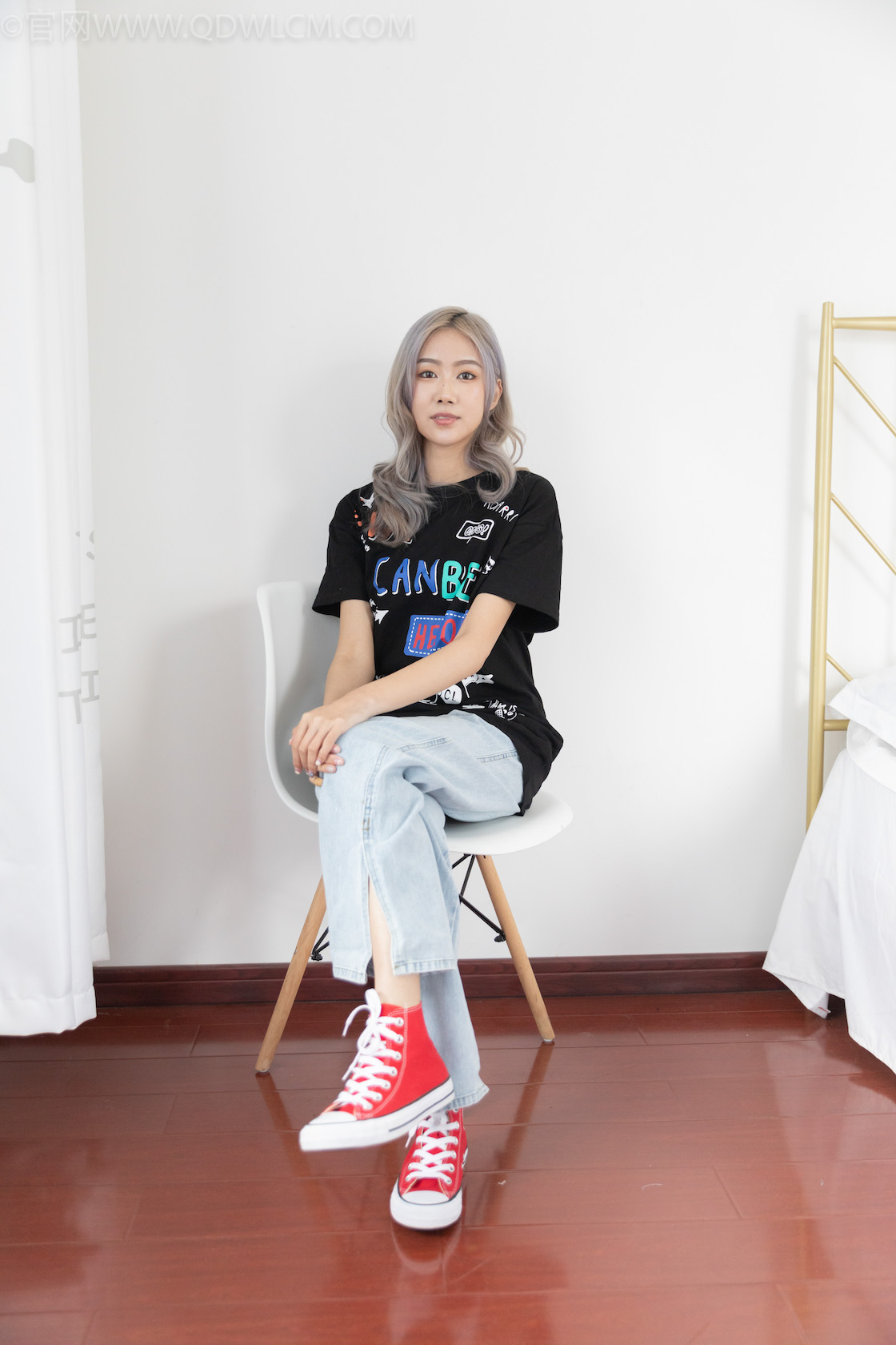 资讯|物恋传媒 – NO.1074期 《小鹿》 匡威帆布鞋,粉色棉船袜,肚子疼剧情