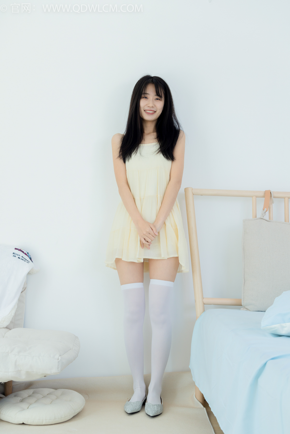 资讯|物恋传媒 – NO.1782期 《菜菜》 两双平底鞋,厚白丝大腿袜,裸足,昏睡剧情