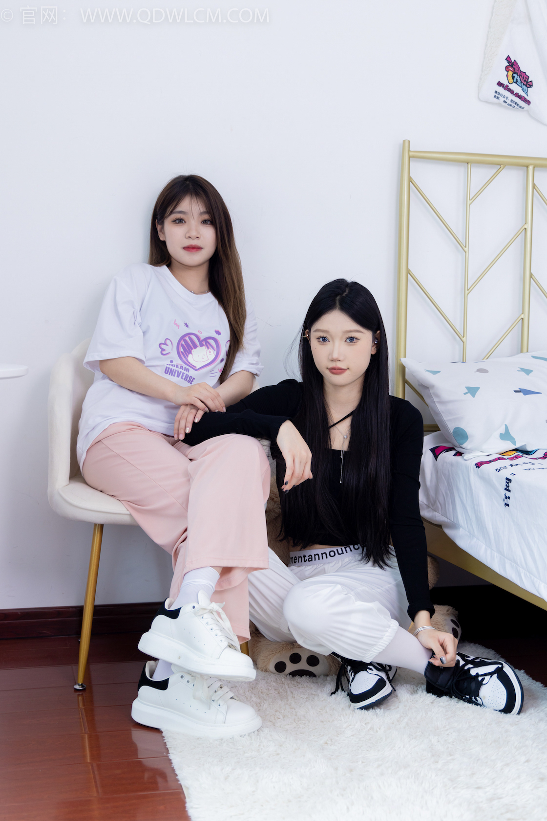 资讯|物恋传媒 – NO.1789期 《小竹闪闪》 两双板鞋,白冰丝袜,厚白丝小腿袜