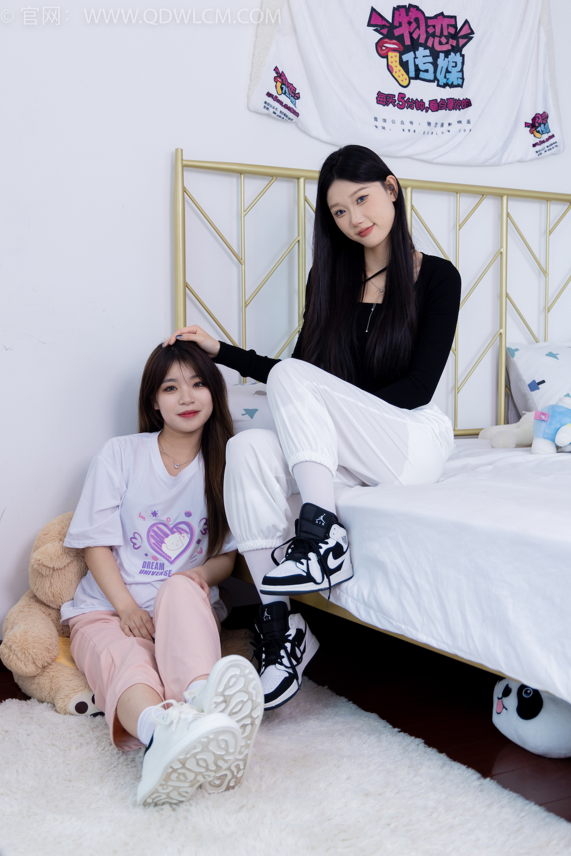 资讯|物恋传媒 – NO.1789期 《小竹闪闪》 两双板鞋,白冰丝袜,厚白丝小腿袜