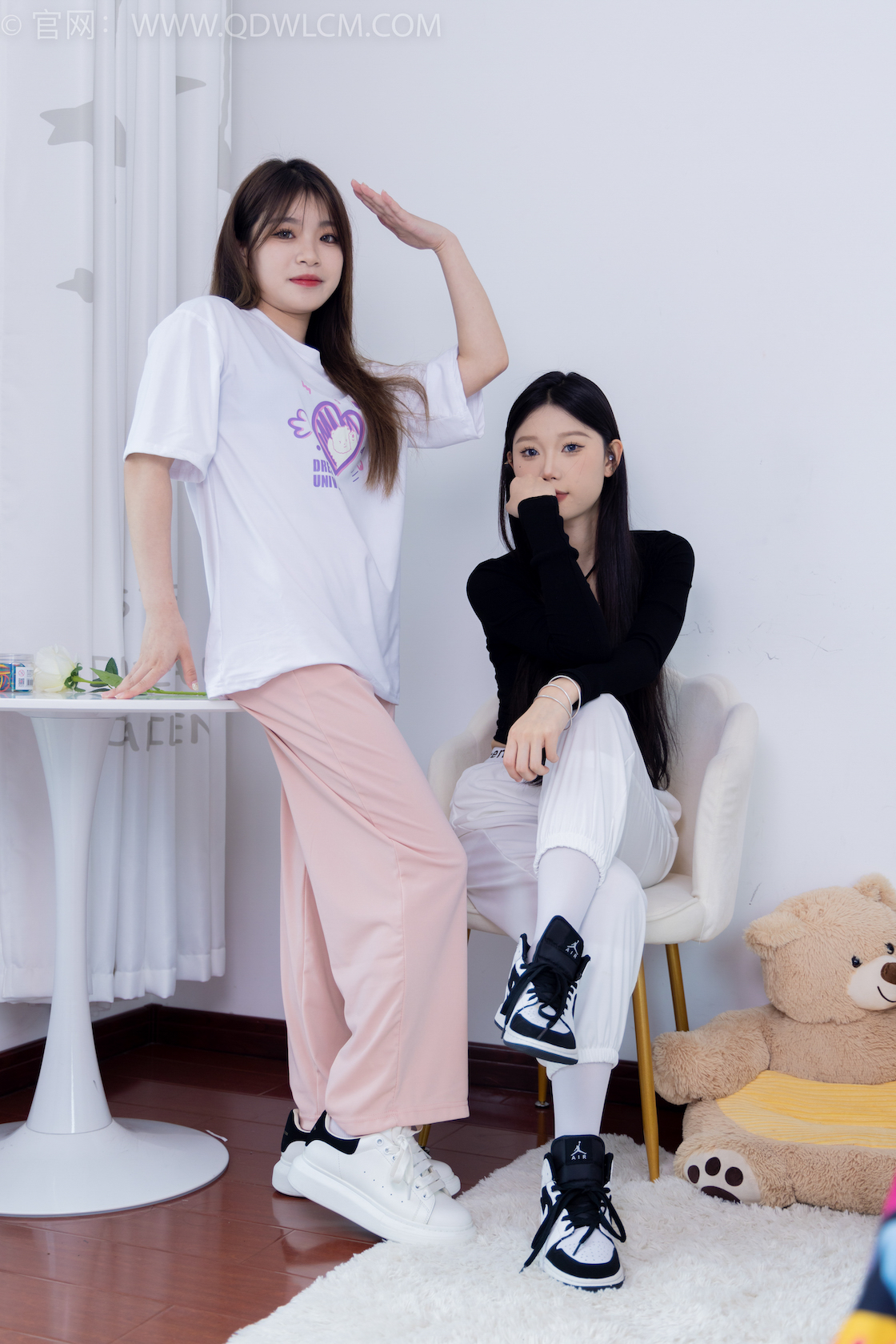 资讯|物恋传媒 – NO.1789期 《小竹闪闪》 两双板鞋,白冰丝袜,厚白丝小腿袜