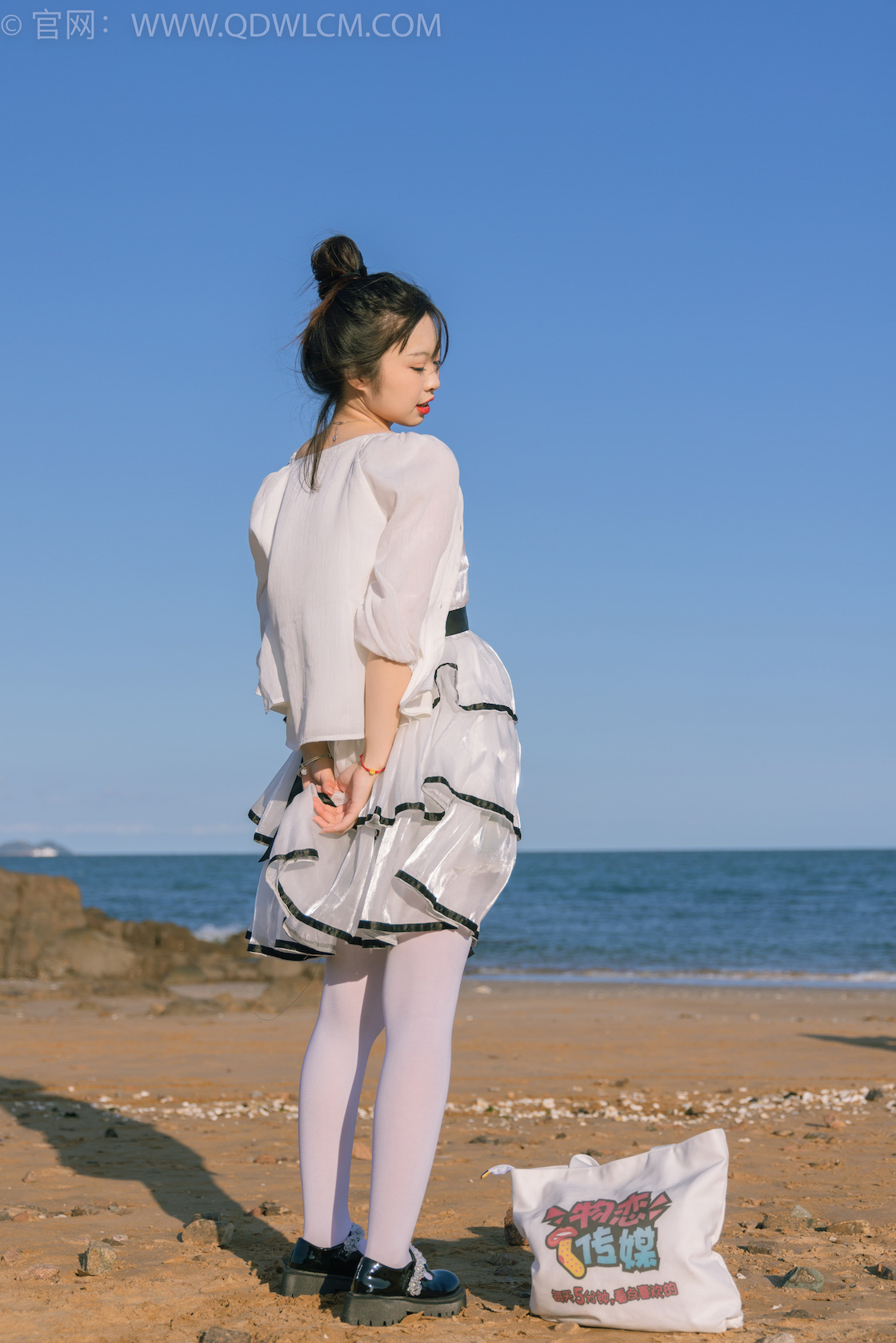 资讯|物恋传媒 – NO.1828期 《挽挽》 黑皮鞋,厚白丝,沙滩走路剧情