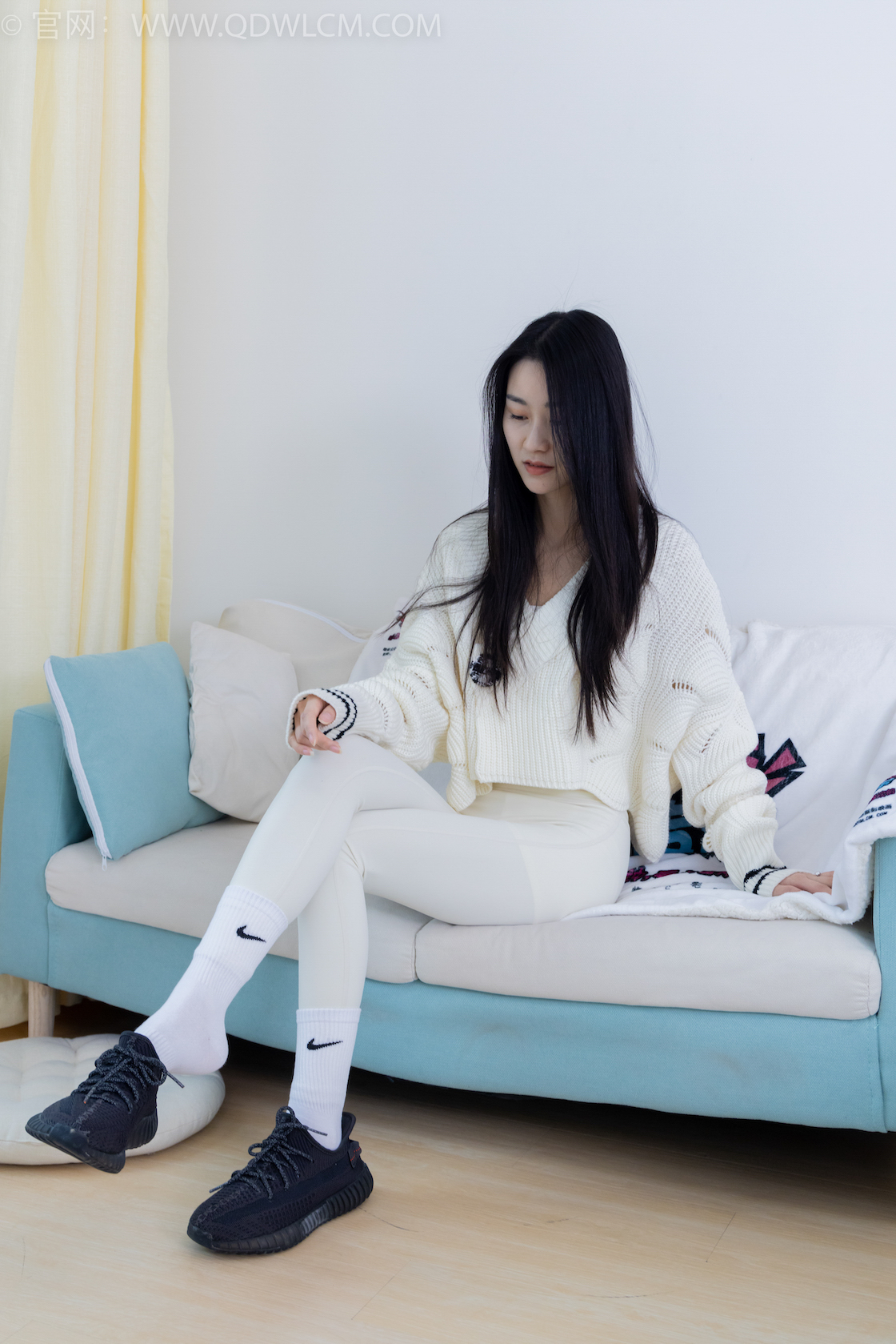 资讯|物恋传媒 – NO.1900期 《果汁》 运动鞋,白棉袜,裸足,瑜伽裤