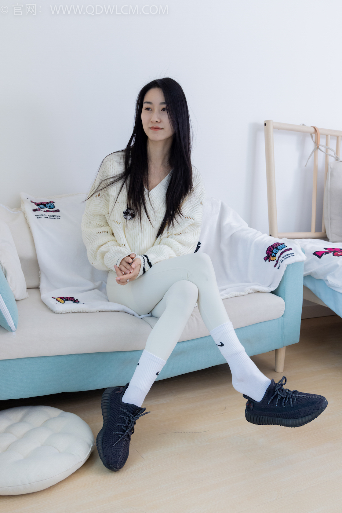 资讯|物恋传媒 – NO.1900期 《果汁》 运动鞋,白棉袜,裸足,瑜伽裤