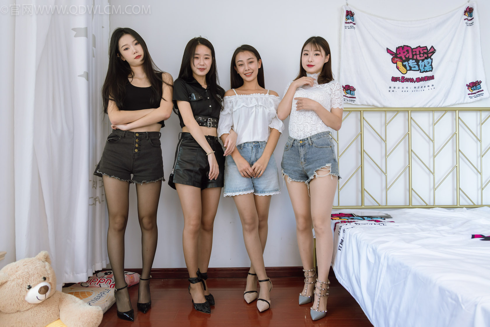 资讯|物恋传媒 – NO.1433期 《菜菜小竹岚岚月心》 制服,高跟鞋,黑丝,白丝,肉丝,网袜,图片包含大量脚对脚等互动