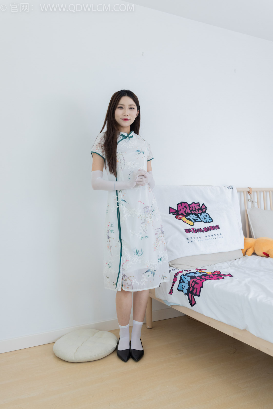 资讯|物恋传媒 – NO.2099期 《泡泡》 旗袍,平底鞋,短白丝,物恋传媒摄影作品