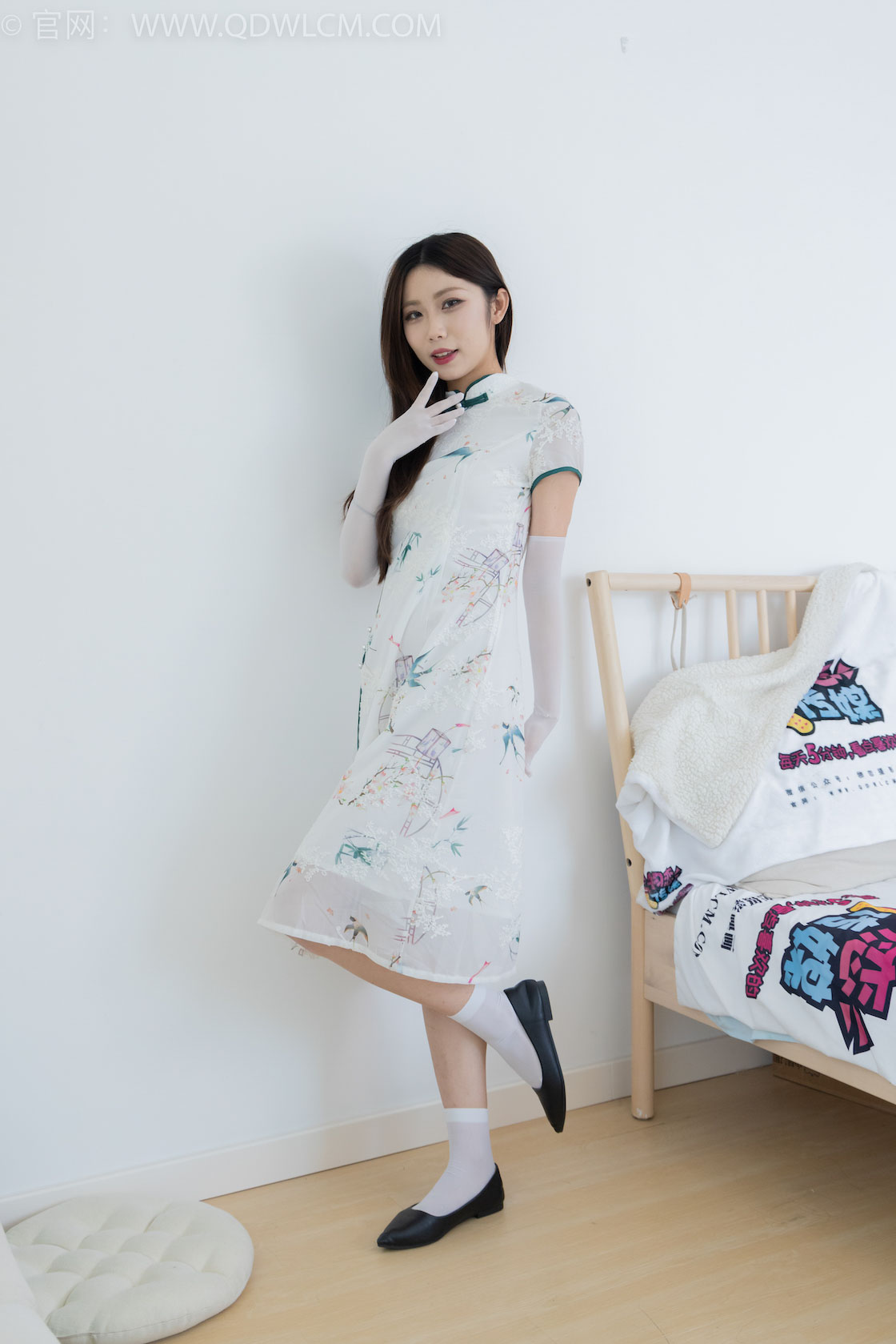 资讯|物恋传媒 – NO.2099期 《泡泡》 旗袍,平底鞋,短白丝,物恋传媒摄影作品