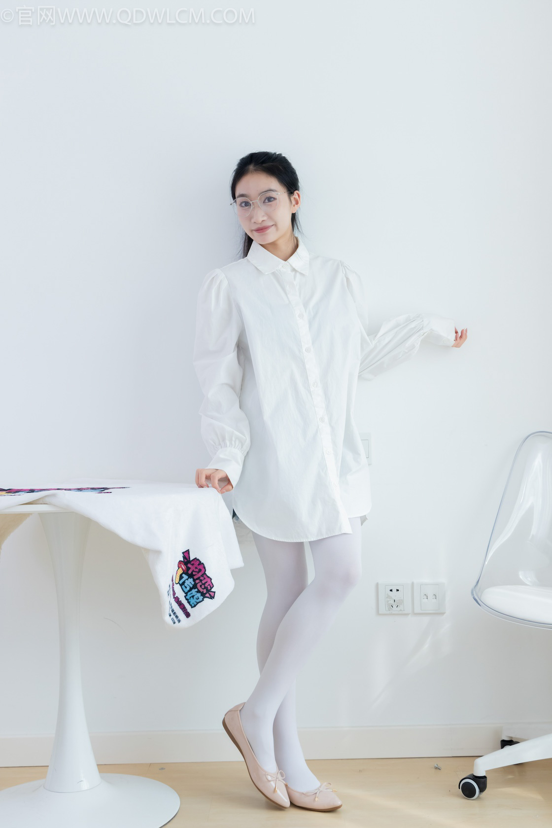 资讯|物恋传媒 – NO.2153期 《小影》 平底鞋,厚白丝,物恋传媒摄影作品