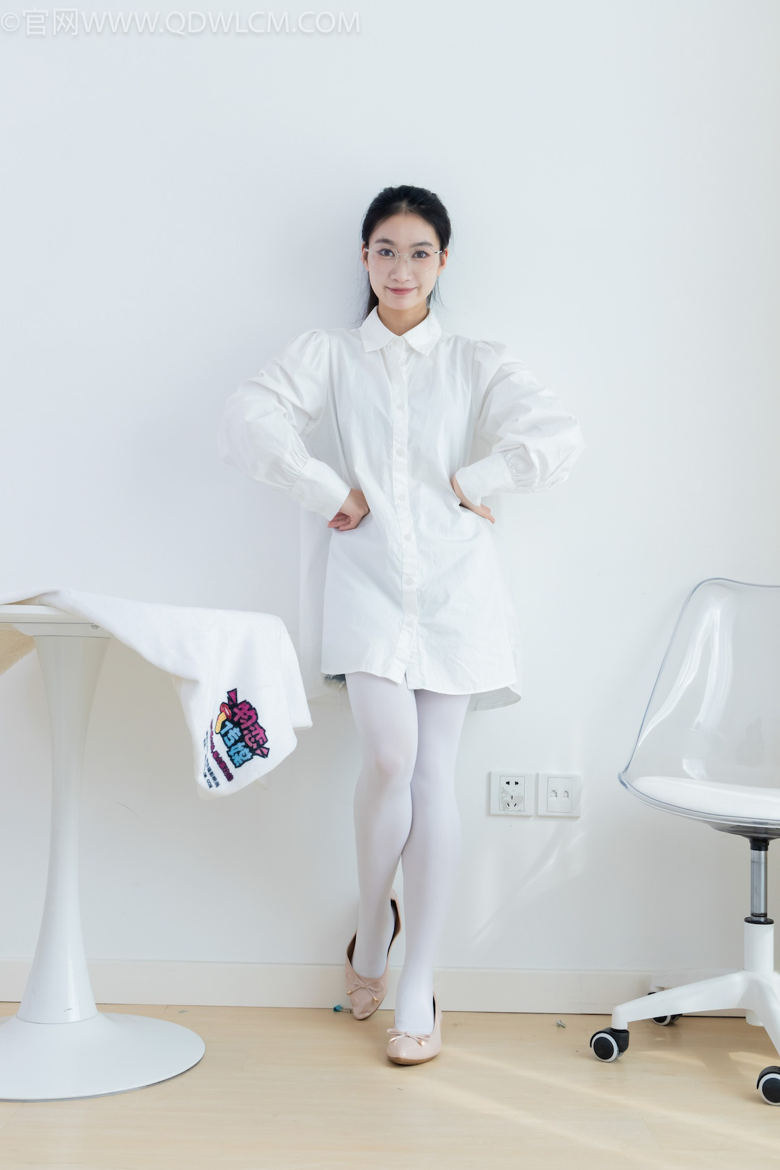 资讯|物恋传媒 – NO.2153期 《小影》 平底鞋,厚白丝,物恋传媒摄影作品