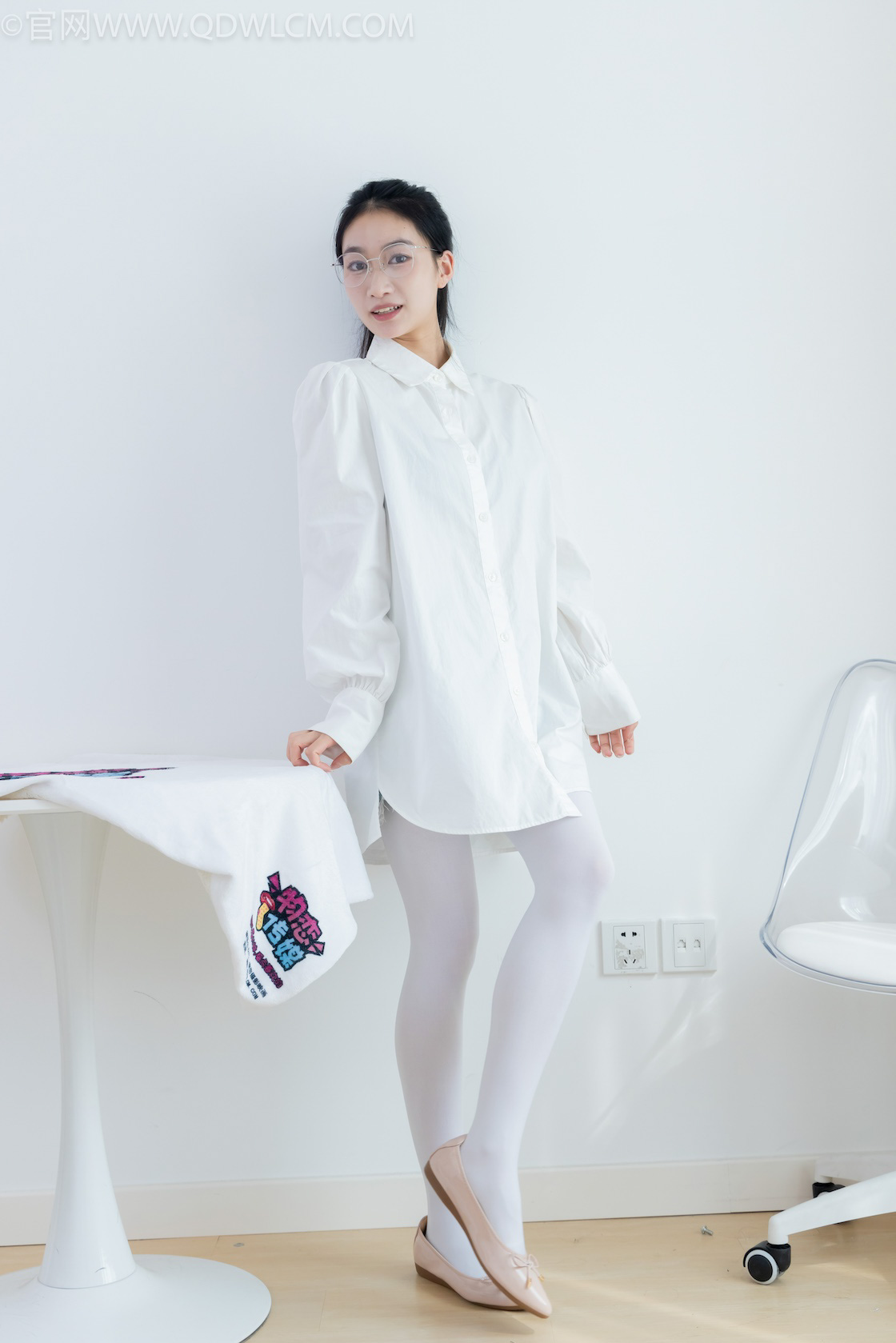 资讯|物恋传媒 – NO.2153期 《小影》 平底鞋,厚白丝,物恋传媒摄影作品