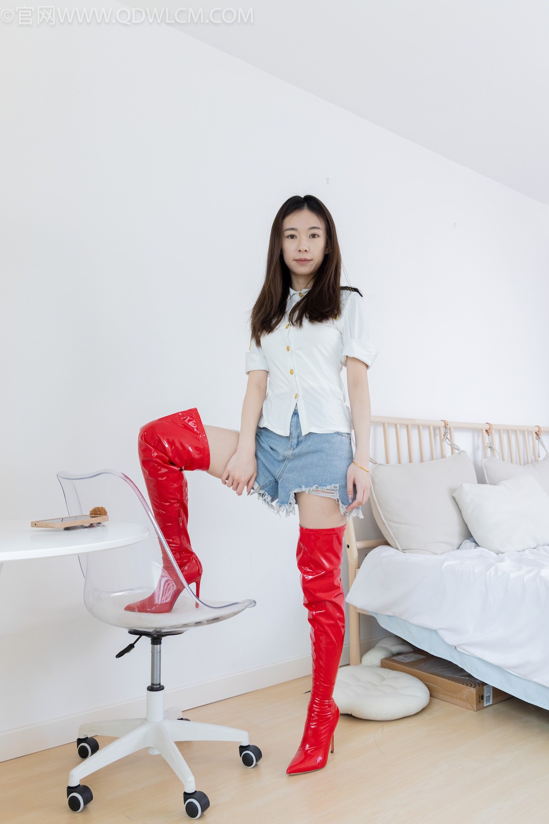 资讯|物恋传媒 – NO.2309期 《婷婷》 高跟长靴,白棉袜,裸足,物恋传媒,物恋摄影映画