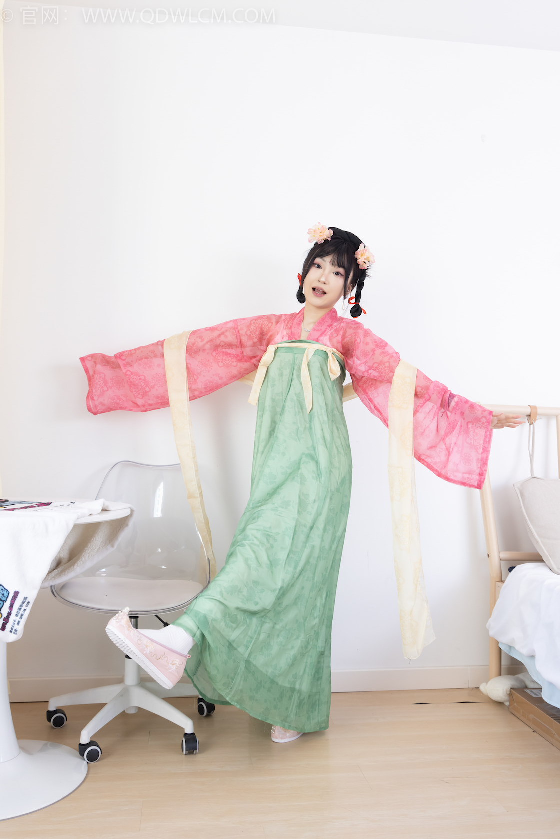 资讯|物恋传媒 – NO.2297期 《嘟嘟》 布鞋,白棉袜,古装,半脱袜子剧情,物恋传媒,物恋摄影映画