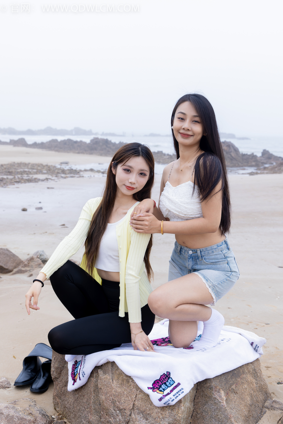 资讯|物恋传媒 – NO.2405期 《岚岚泡泡》 长靴,运动鞋,白棉袜,穿鞋下海摸鱼玩水及白袜沙滩走路剧情