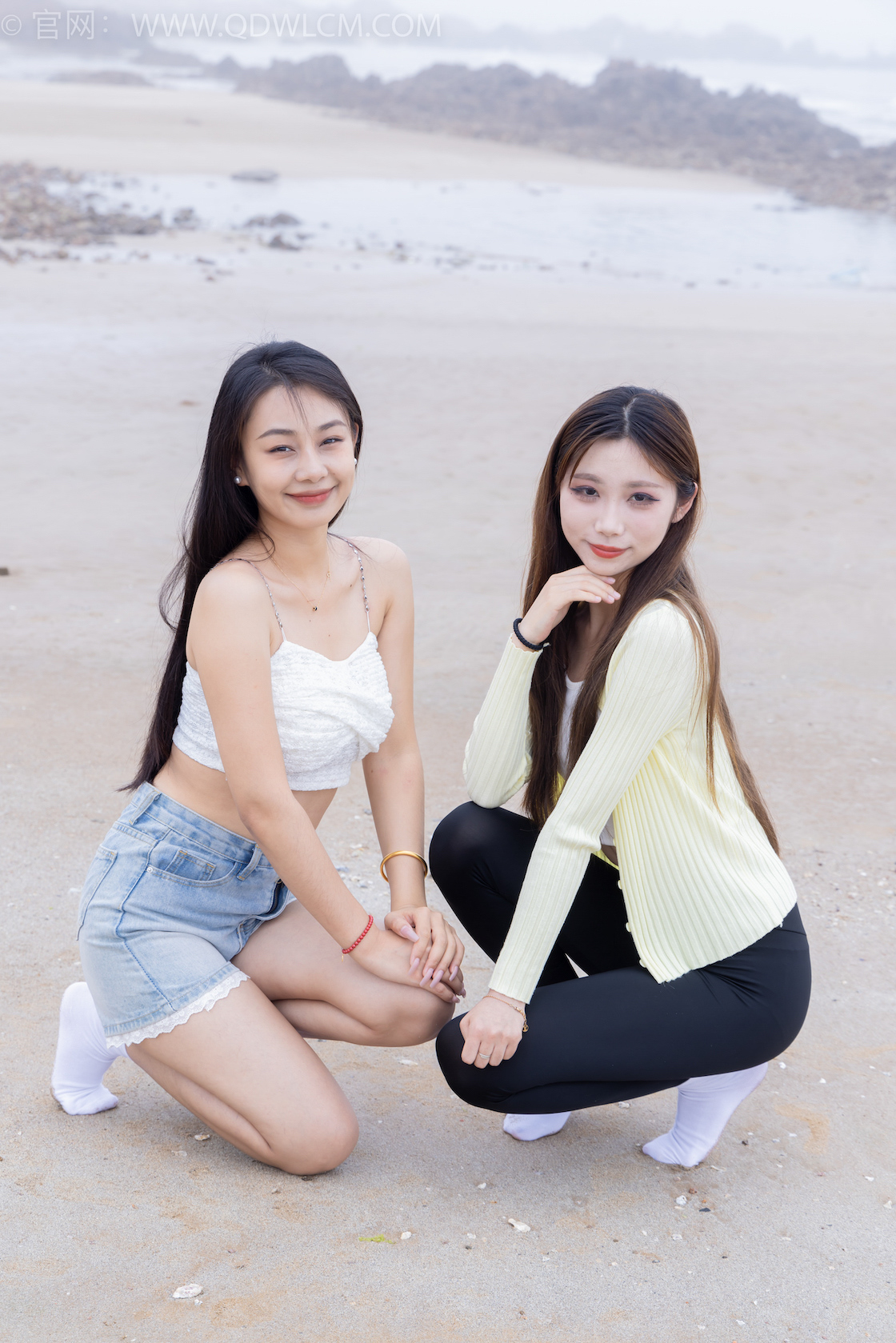 资讯|物恋传媒 – NO.2405期 《岚岚泡泡》 长靴,运动鞋,白棉袜,穿鞋下海摸鱼玩水及白袜沙滩走路剧情