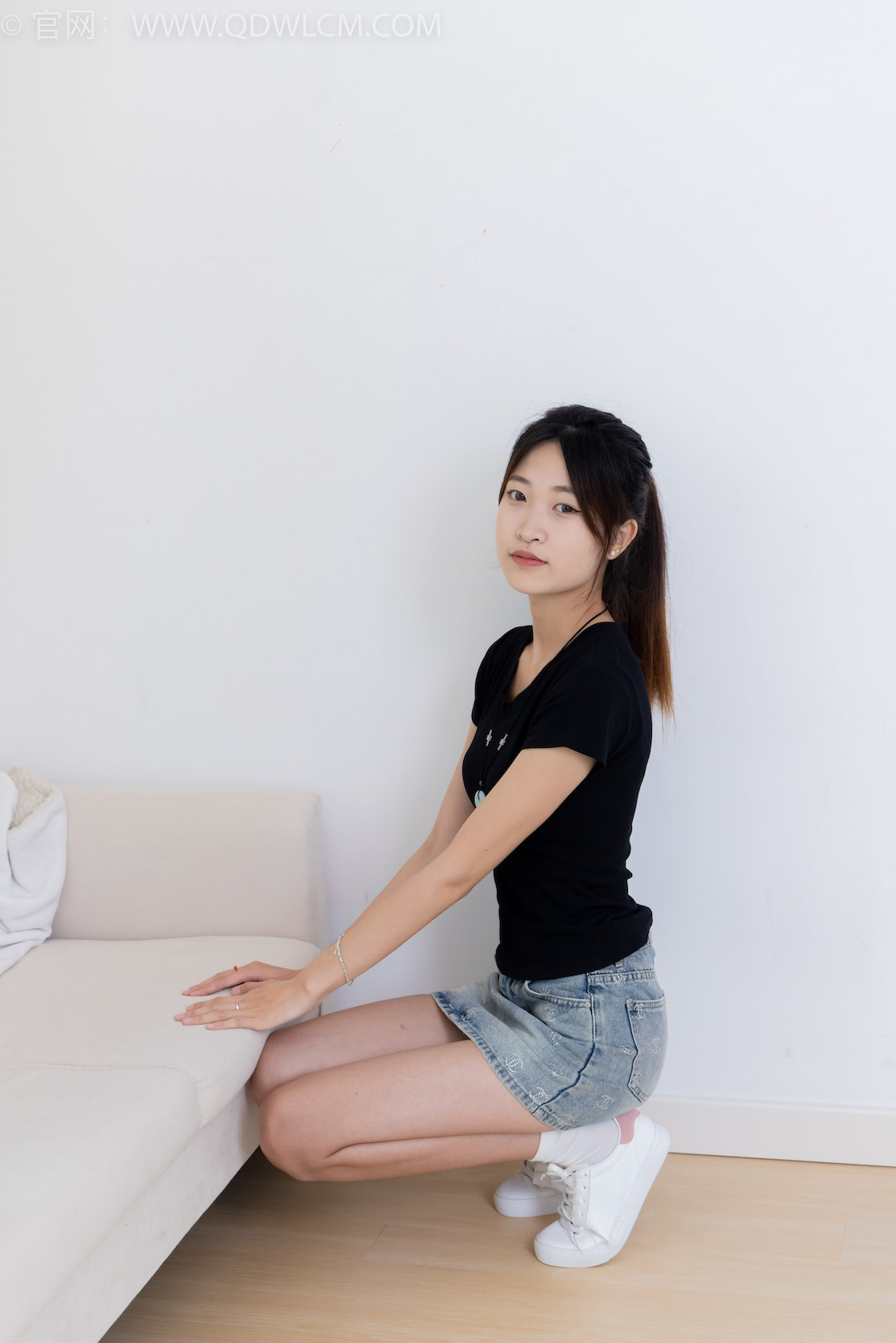 资讯|物恋传媒 – NO.2399期 《小夏》 板鞋,白棉袜,裸足,物恋传媒摄影作品