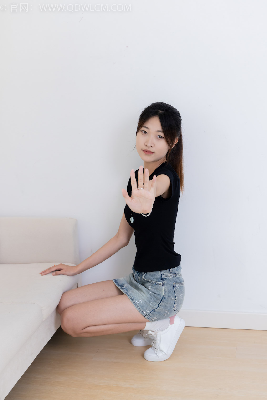 资讯|物恋传媒 – NO.2399期 《小夏》 板鞋,白棉袜,裸足,物恋传媒摄影作品