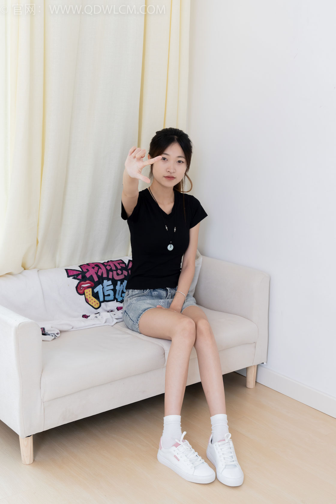 资讯|物恋传媒 – NO.2399期 《小夏》 板鞋,白棉袜,裸足,物恋传媒摄影作品