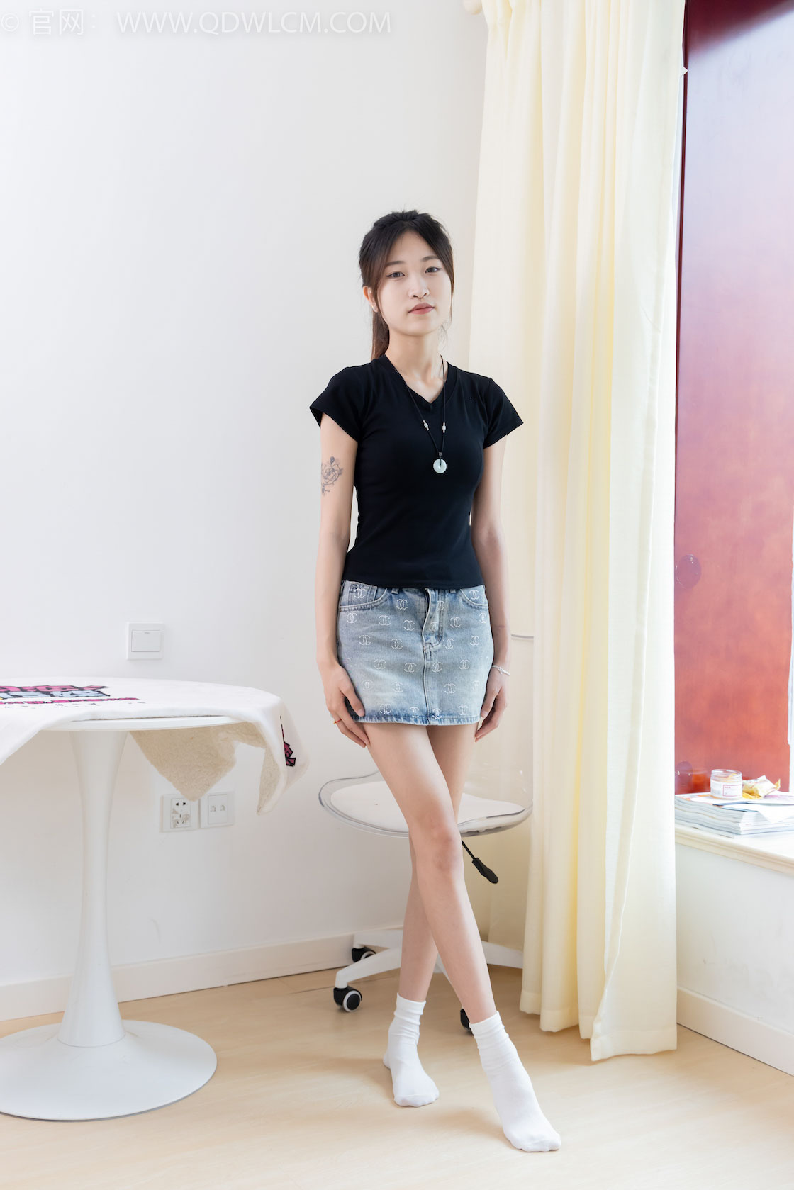 资讯|物恋传媒 – NO.2399期 《小夏》 板鞋,白棉袜,裸足,物恋传媒摄影作品