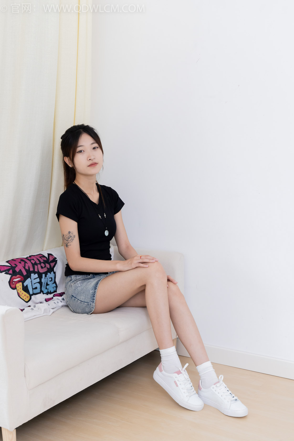 资讯|物恋传媒 – NO.2399期 《小夏》 板鞋,白棉袜,裸足,物恋传媒摄影作品