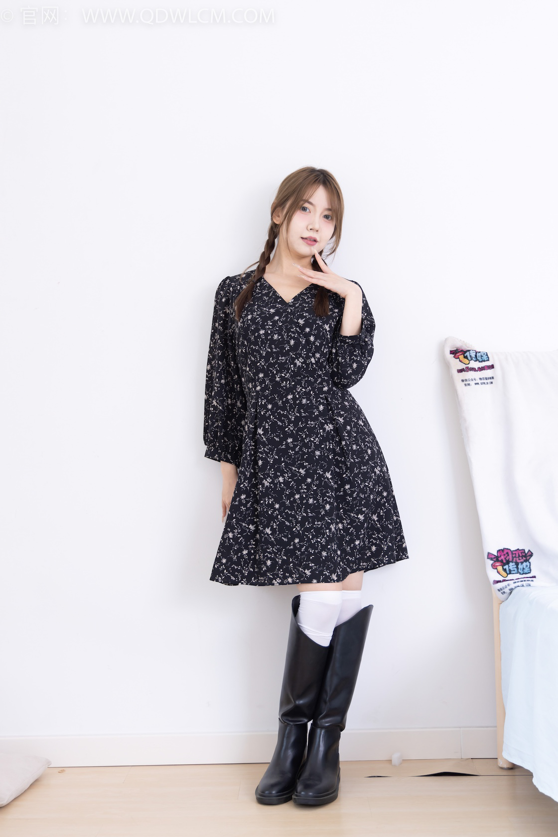 资讯|物恋传媒 – NO.2435期 《小曦》 长靴,高跟鞋,过膝袜,物恋传媒摄影作品