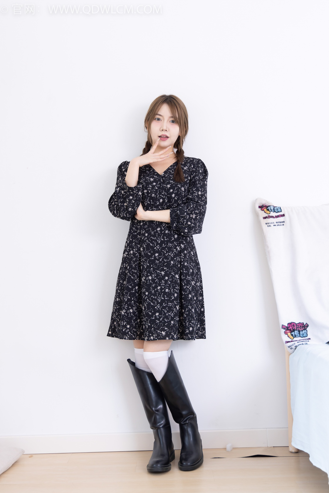 资讯|物恋传媒 – NO.2435期 《小曦》 长靴,高跟鞋,过膝袜,物恋传媒摄影作品