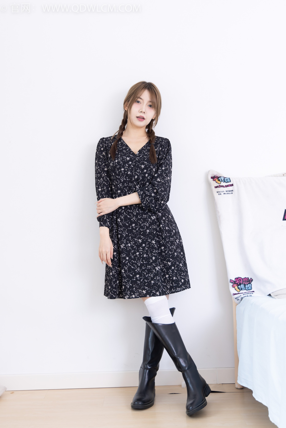 资讯|物恋传媒 – NO.2435期 《小曦》 长靴,高跟鞋,过膝袜,物恋传媒摄影作品