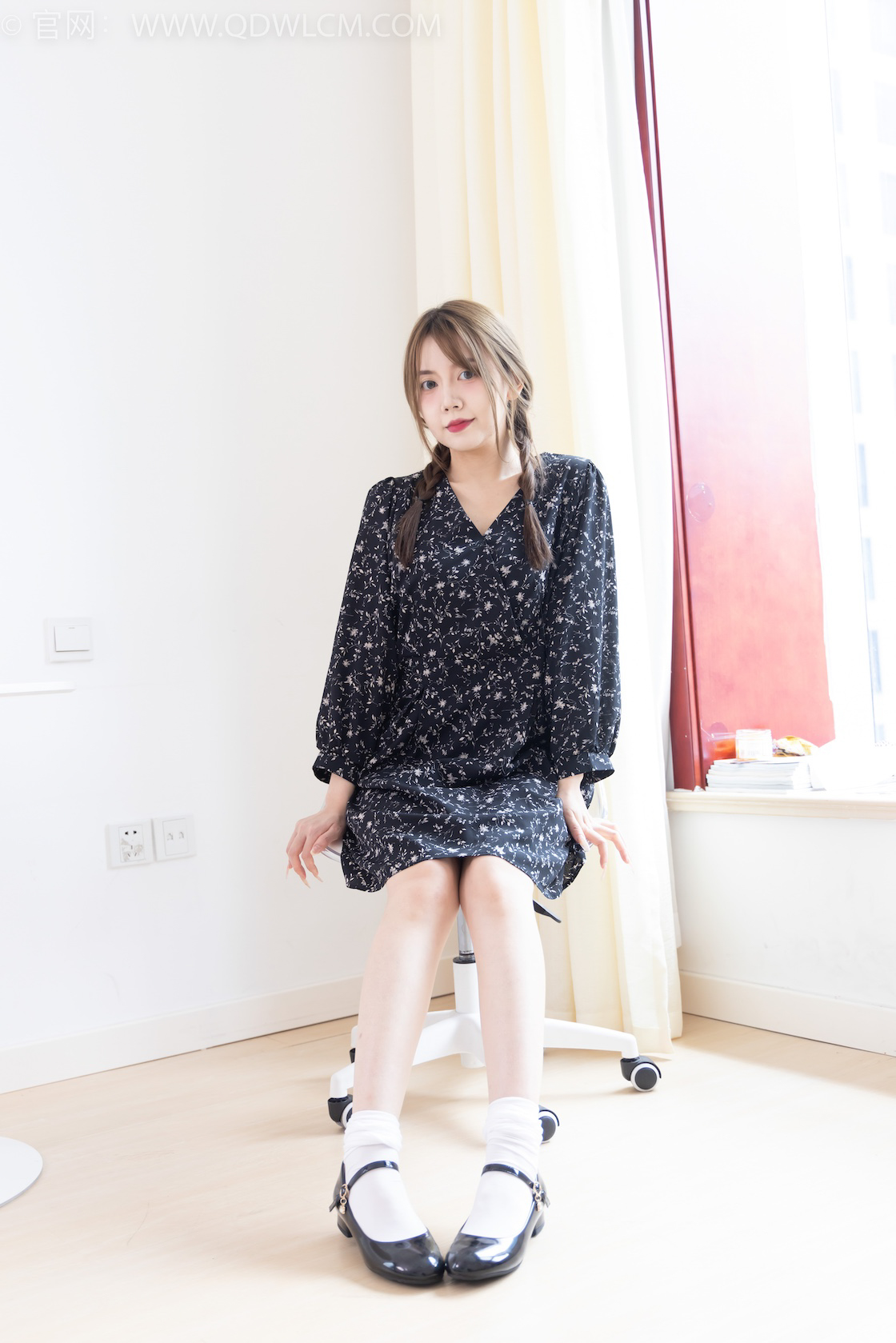 资讯|物恋传媒 – NO.2435期 《小曦》 长靴,高跟鞋,过膝袜,物恋传媒摄影作品