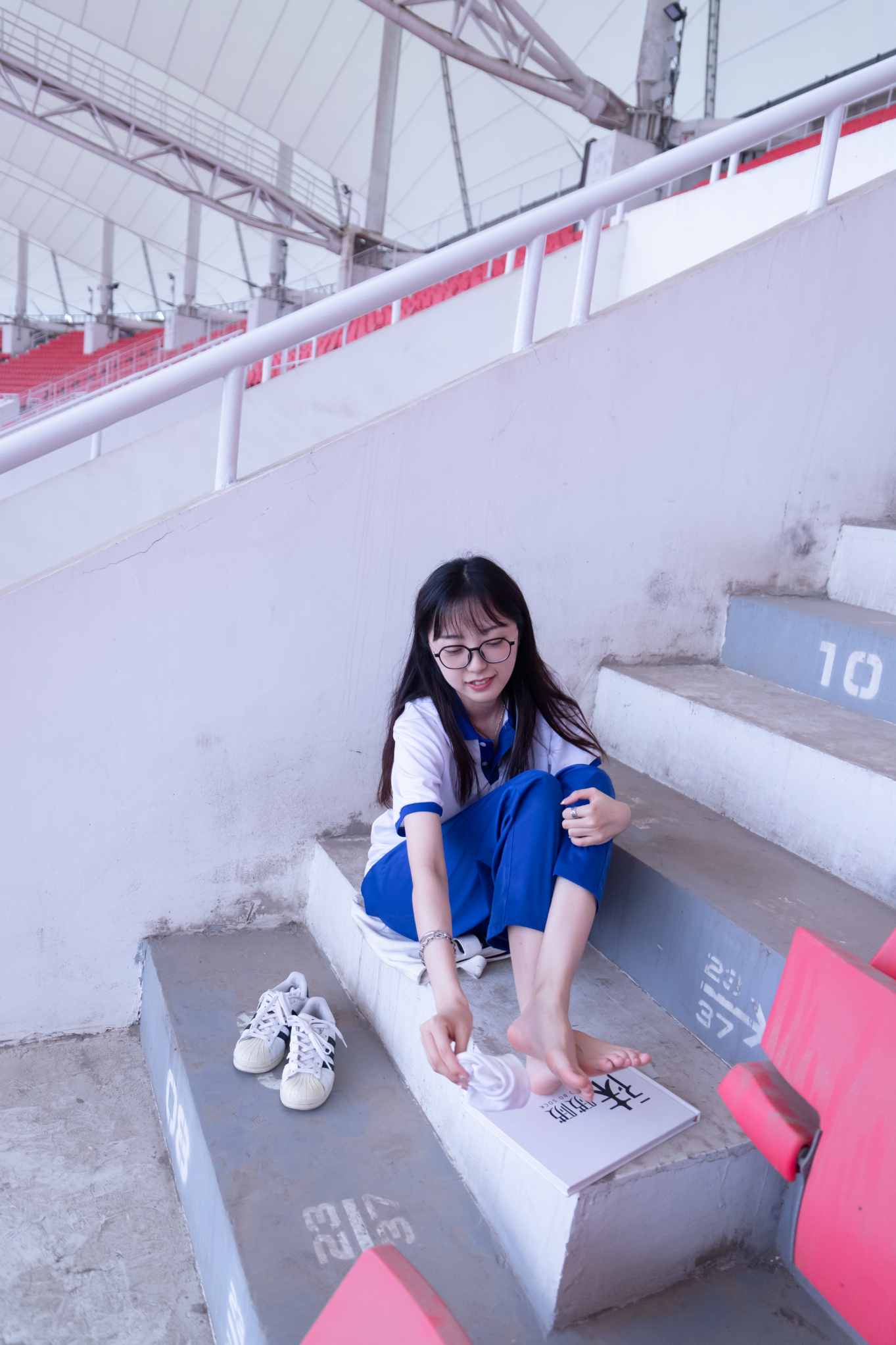 【网盘】[袜啵啵]NO.002稚予-校服、贝壳头、白棉袜、裸足