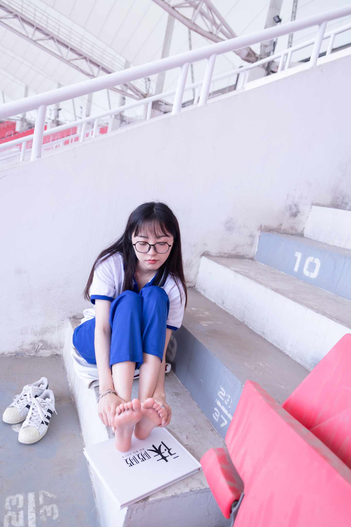 【网盘】[袜啵啵]NO.002稚予-校服、贝壳头、白棉袜、裸足