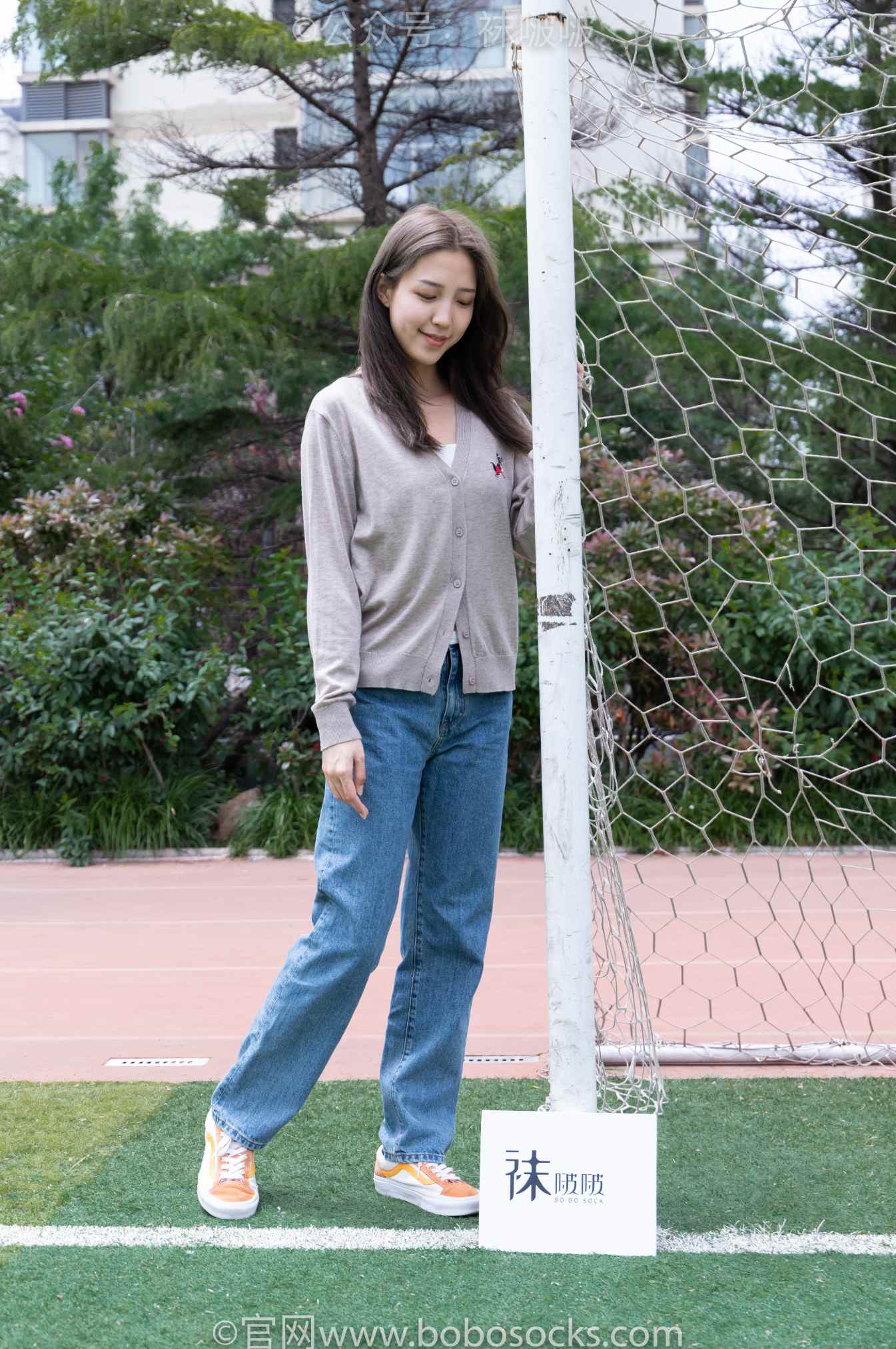 【网盘】[袜啵啵]NO.004泡芙-vans帆布鞋、白棉袜、裸足