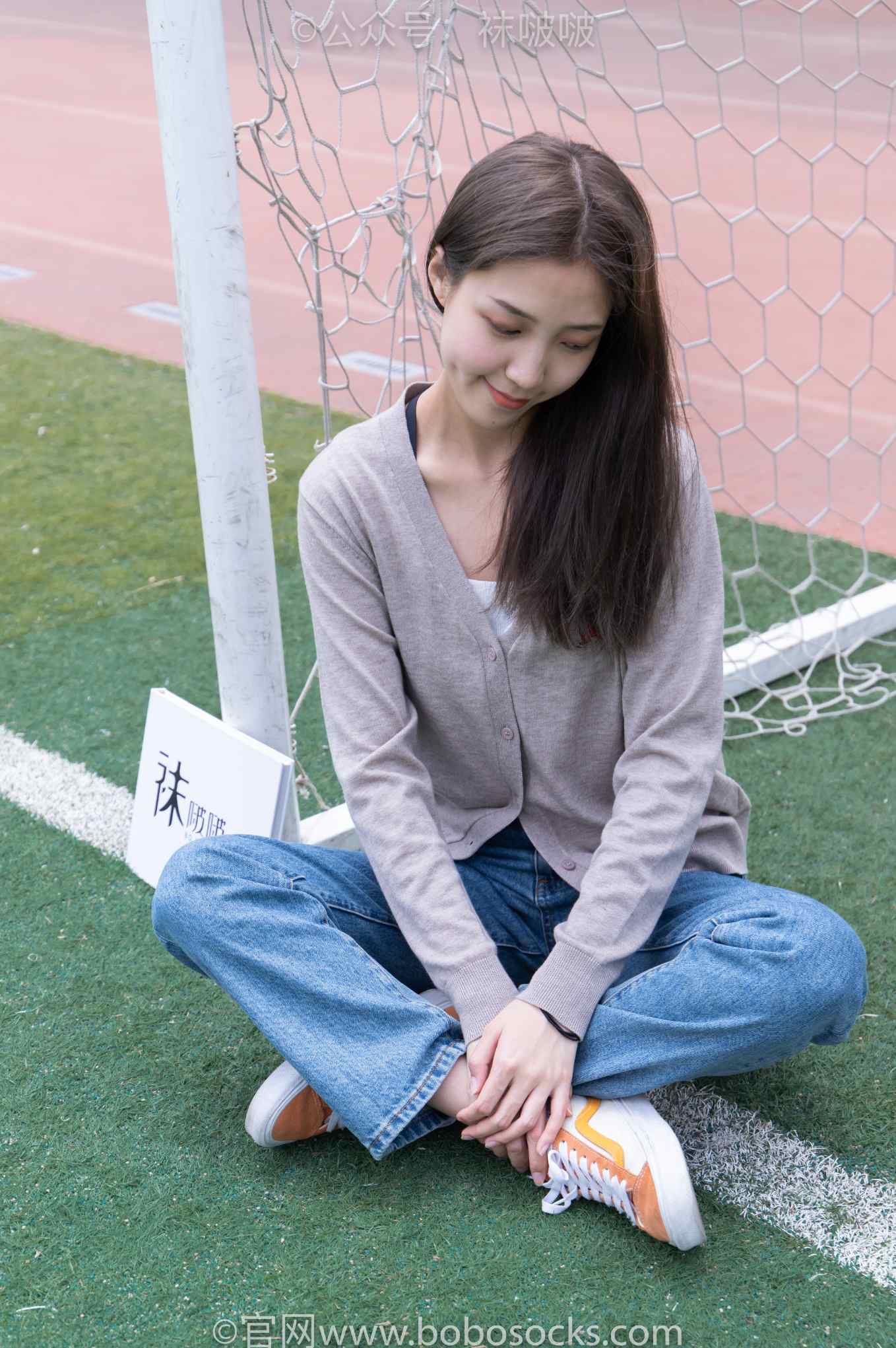 【网盘】[袜啵啵]NO.004泡芙-vans帆布鞋、白棉袜、裸足