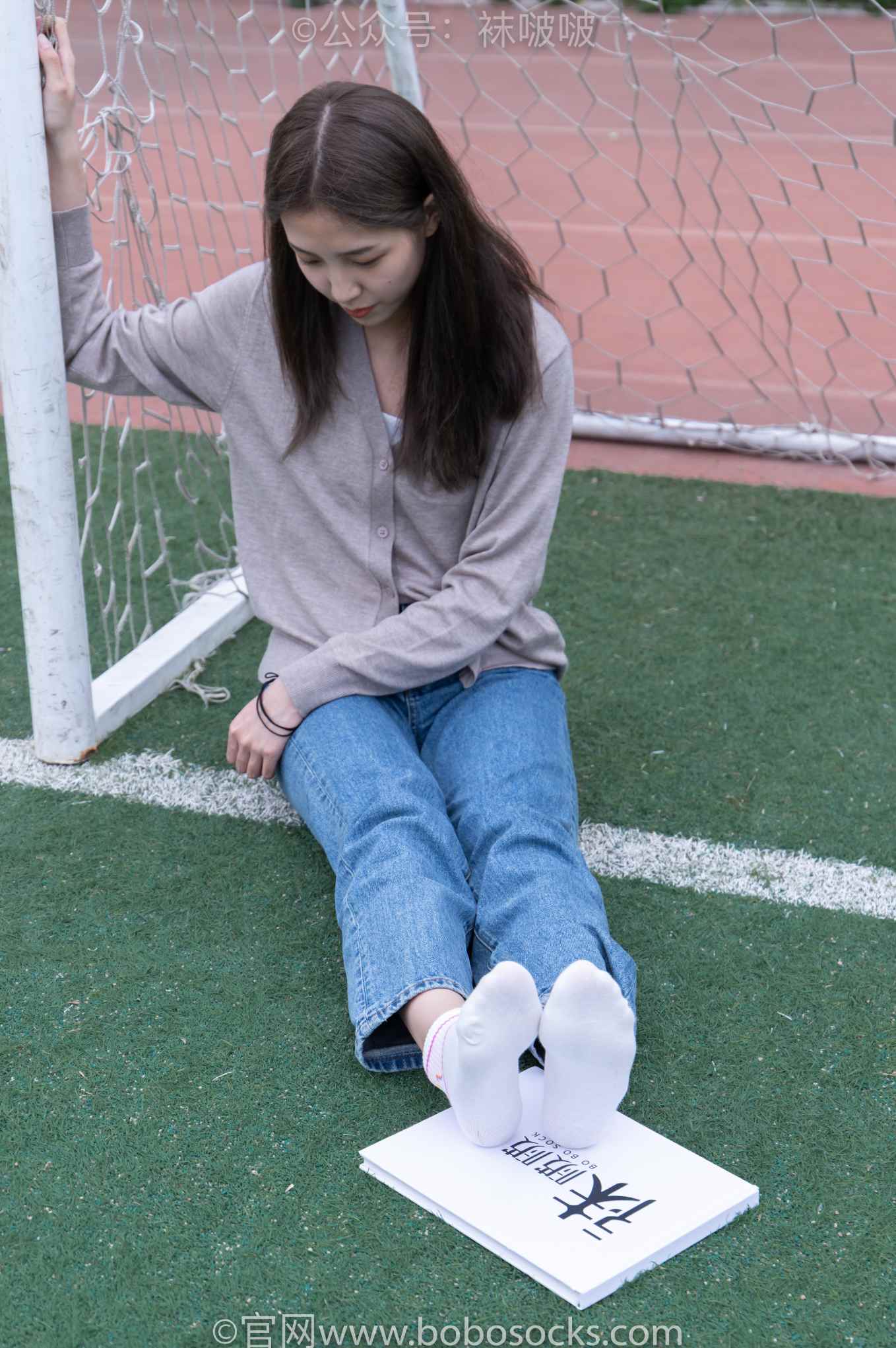 【网盘】[袜啵啵]NO.004泡芙-vans帆布鞋、白棉袜、裸足