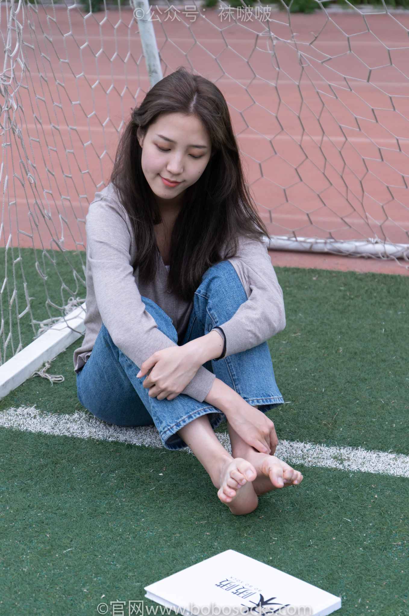 【网盘】[袜啵啵]NO.004泡芙-vans帆布鞋、白棉袜、裸足