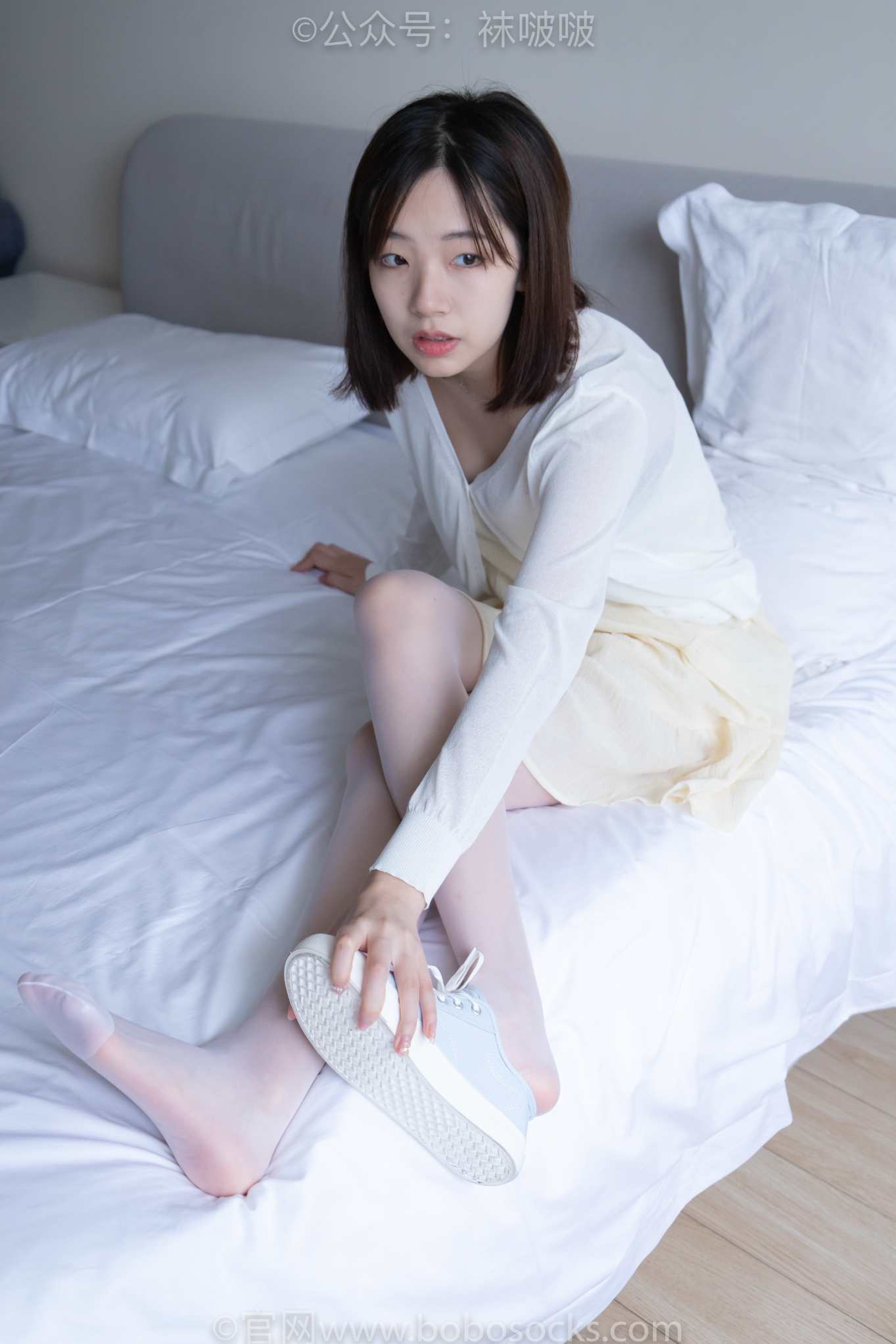 【网盘】[袜啵啵]NO.005小甜豆-帆布鞋、薄白丝