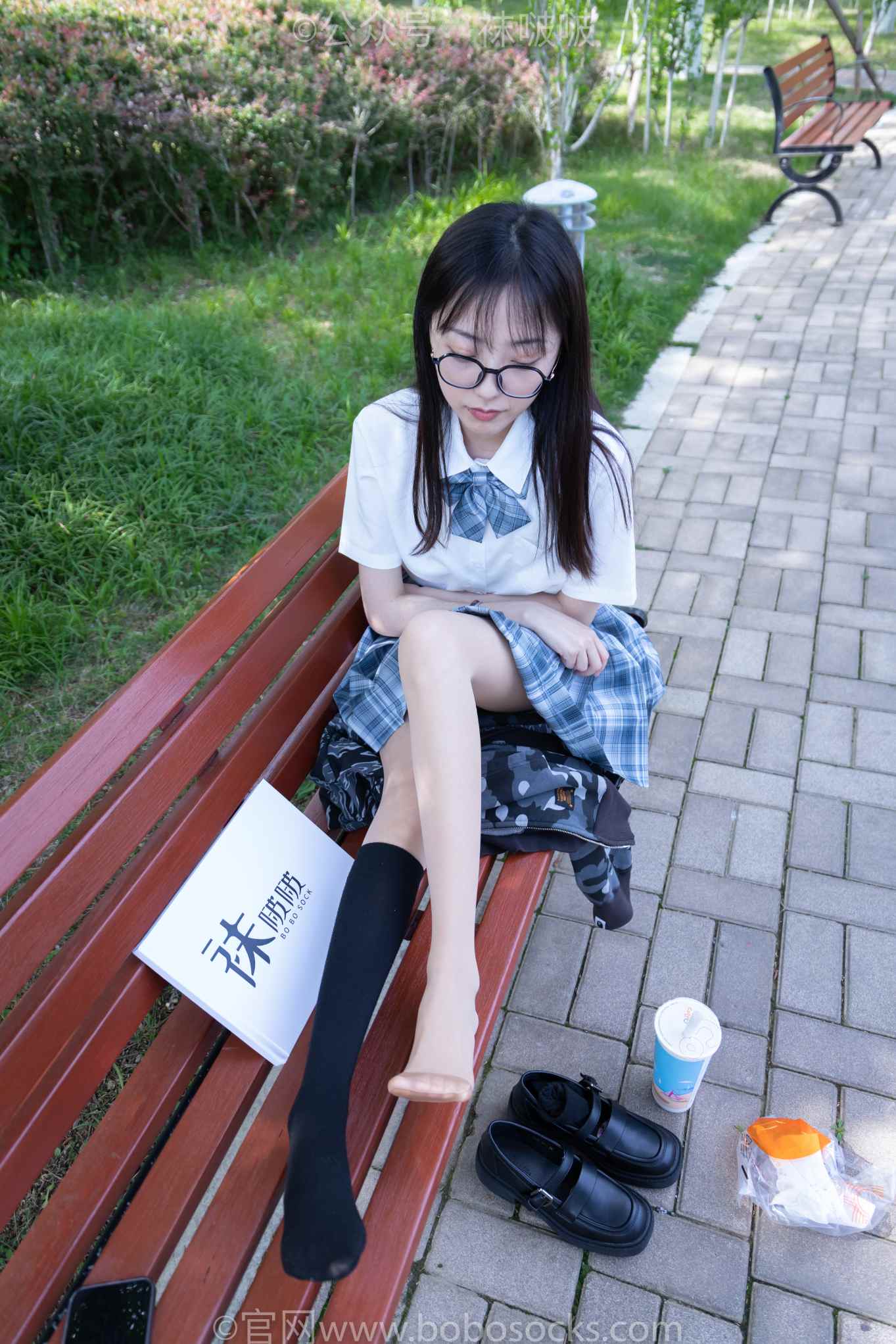 【网盘】[袜啵啵]NO.007稚予-JK制服、皮鞋、黑色中筒棉袜、肉丝
