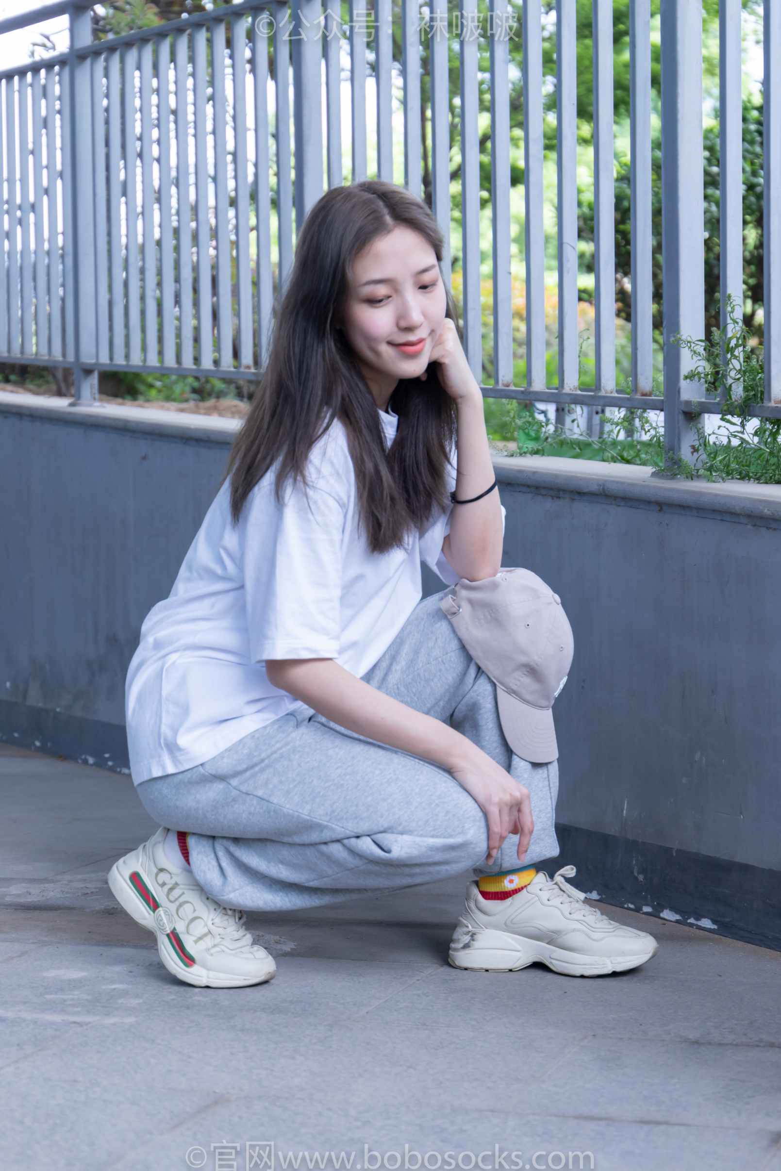 【网盘】[袜啵啵]NO.012泡芙-运动鞋、白棉袜、裸足