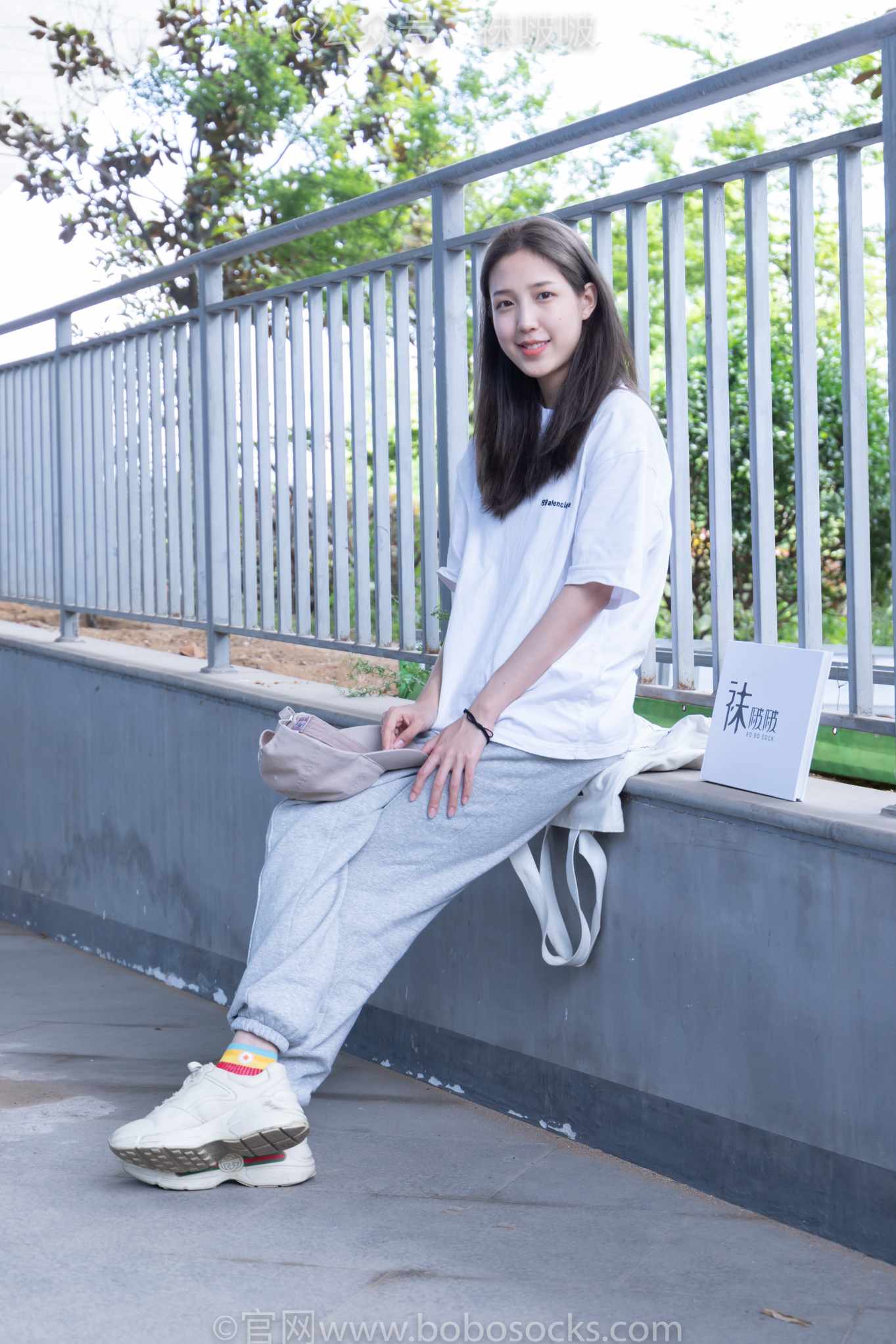 【网盘】[袜啵啵]NO.012泡芙-运动鞋、白棉袜、裸足