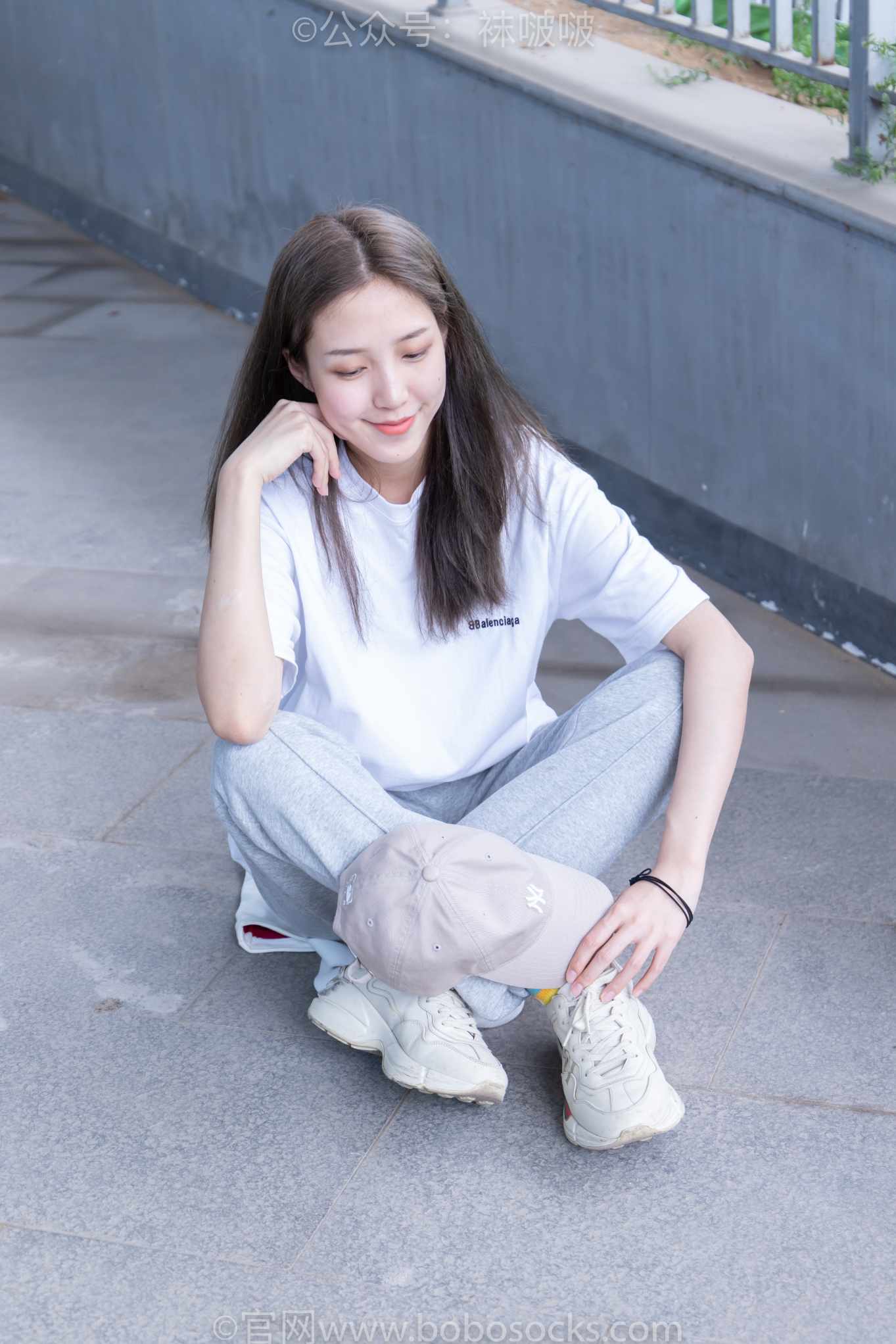 【网盘】[袜啵啵]NO.012泡芙-运动鞋、白棉袜、裸足