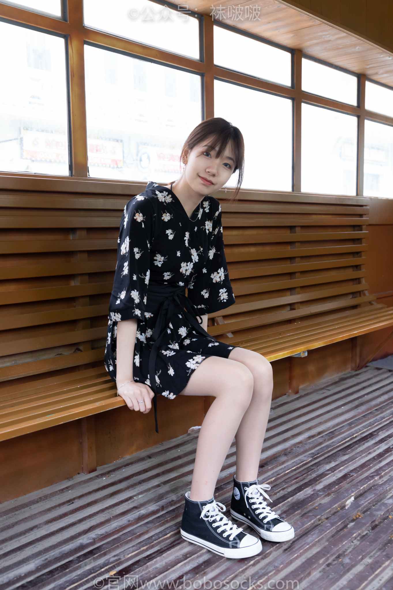 【网盘】[袜啵啵]NO.013小甜豆-匡威帆布鞋、浅灰色短棉袜、肉丝