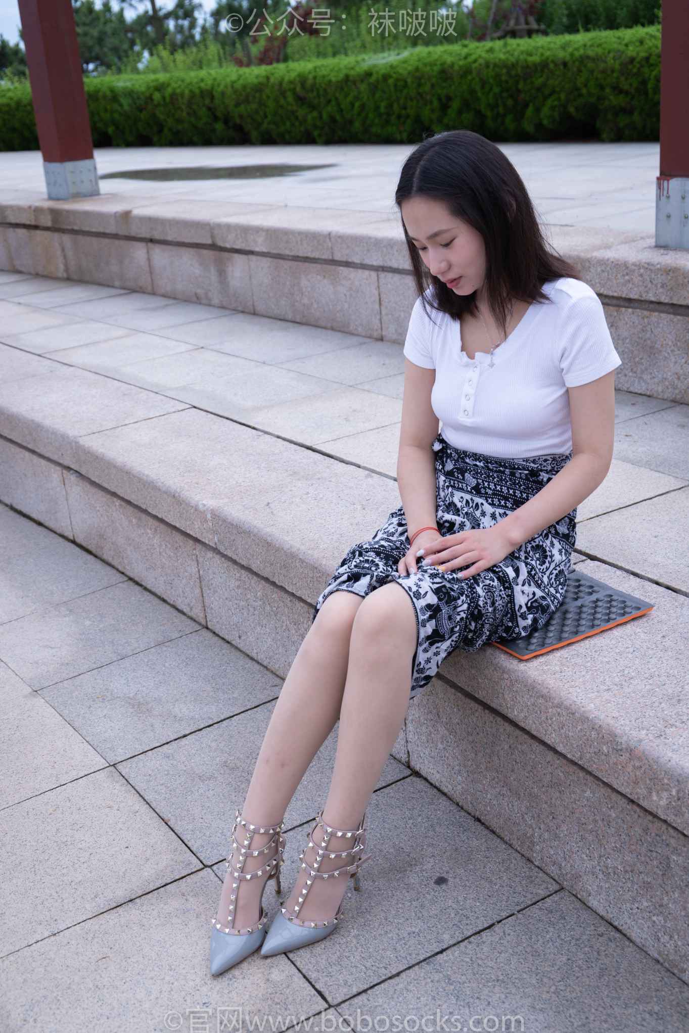 【网盘】[袜啵啵]NO.014思思-华伦天奴高跟鞋、肉丝