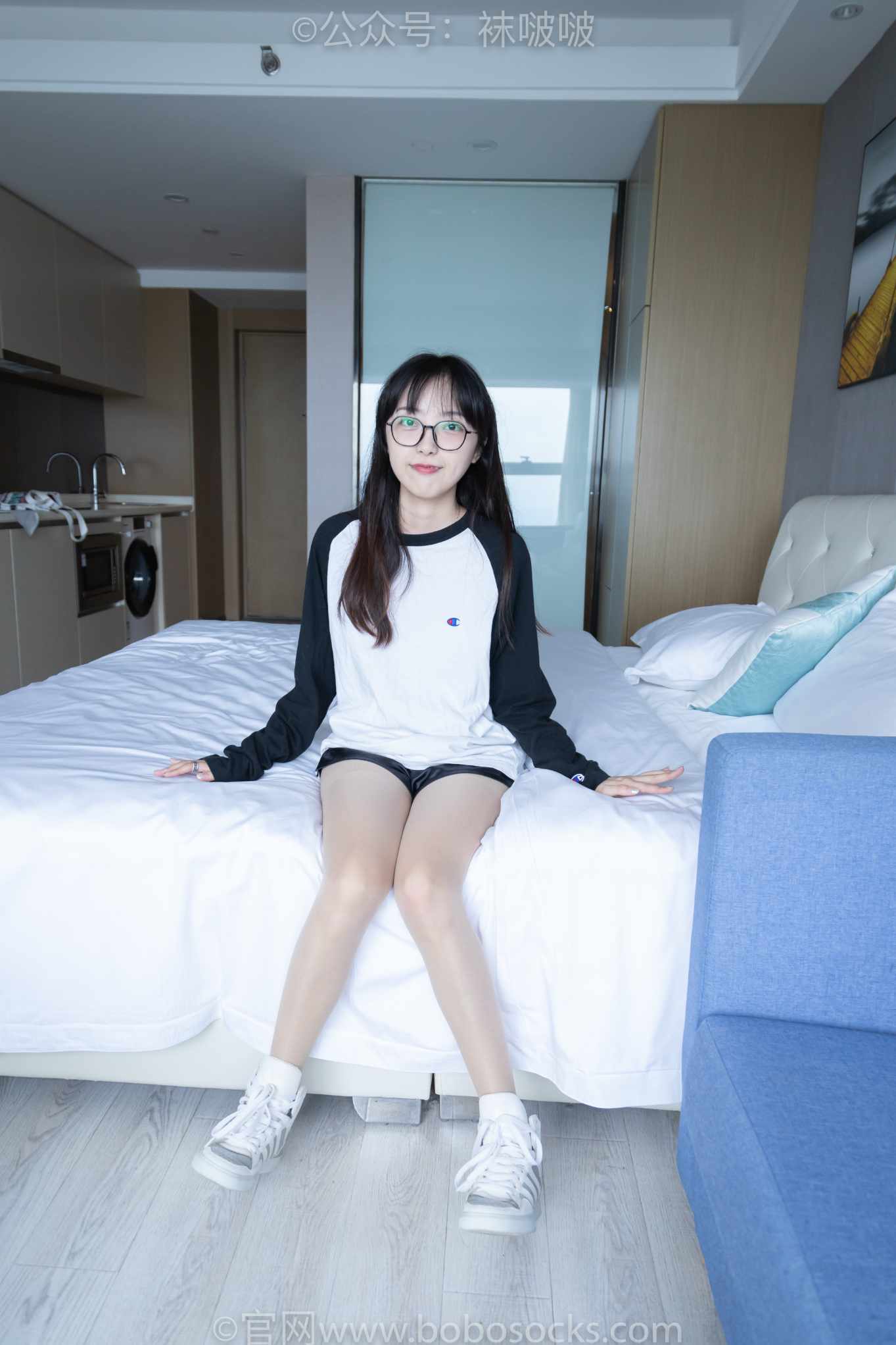 【网盘】[袜啵啵]NO.015稚予-阿迪板鞋、白色短棉袜、肉丝