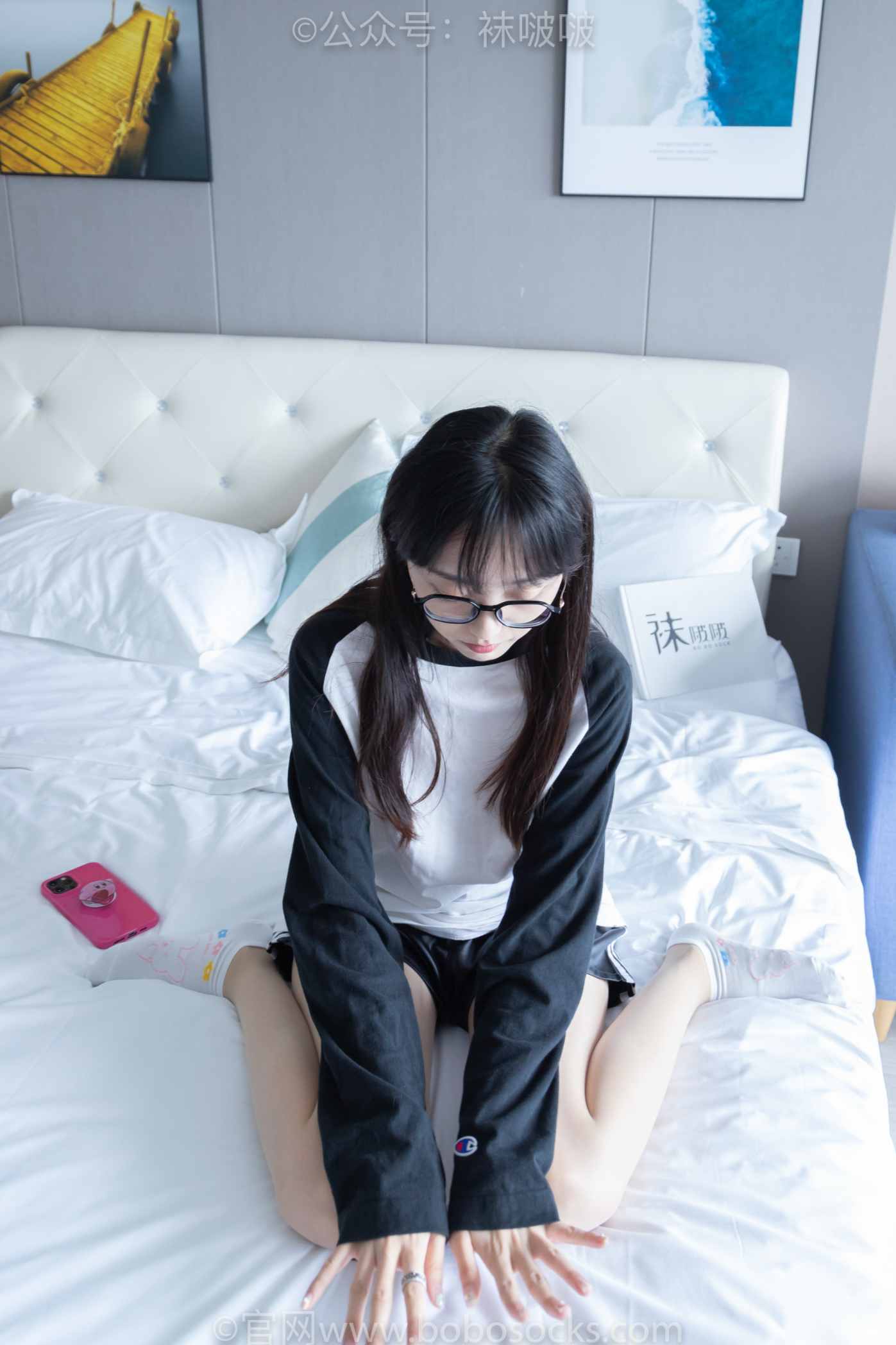 【网盘】[袜啵啵]NO.015稚予-阿迪板鞋、白色短棉袜、肉丝