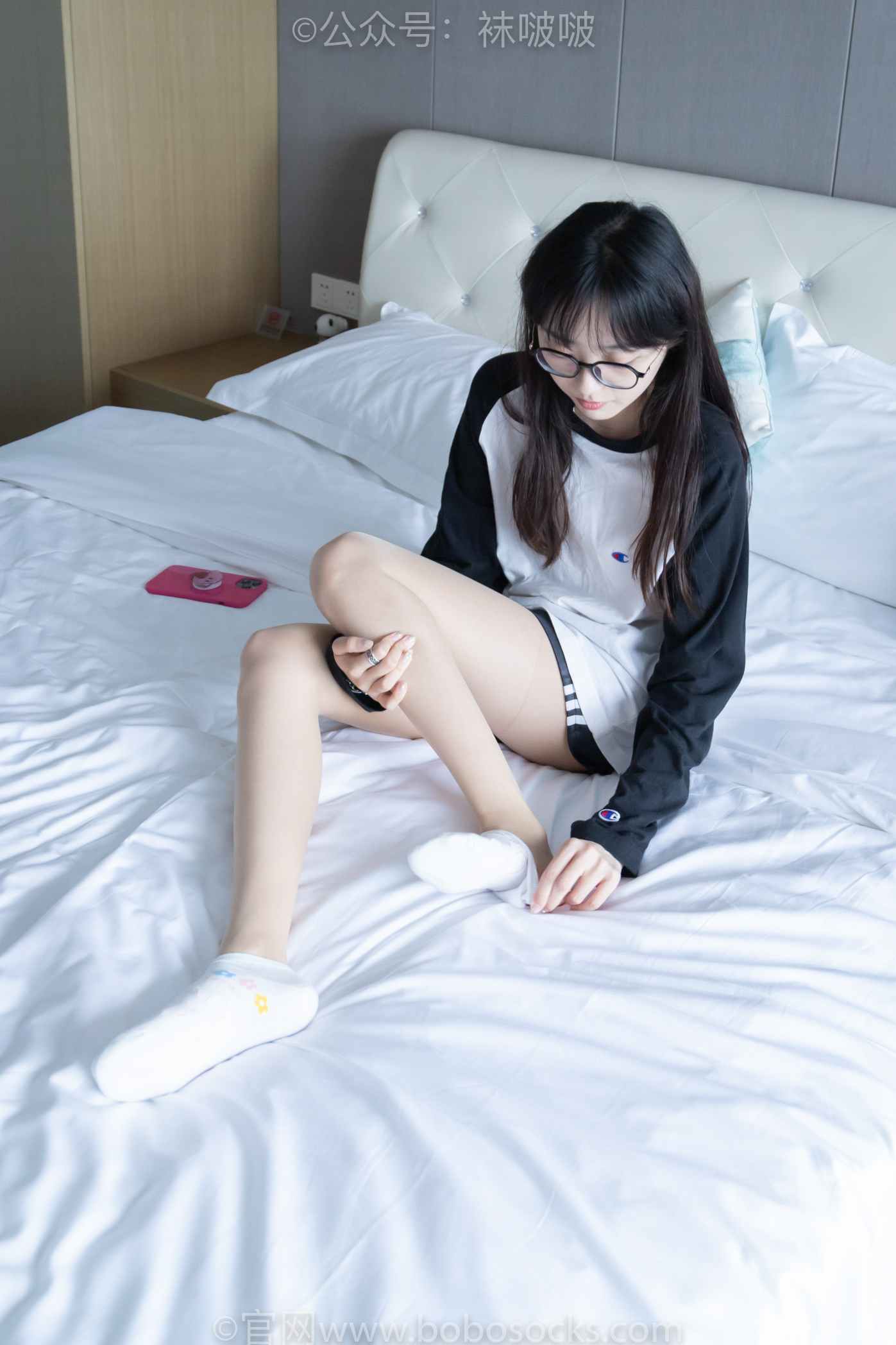 【网盘】[袜啵啵]NO.015稚予-阿迪板鞋、白色短棉袜、肉丝