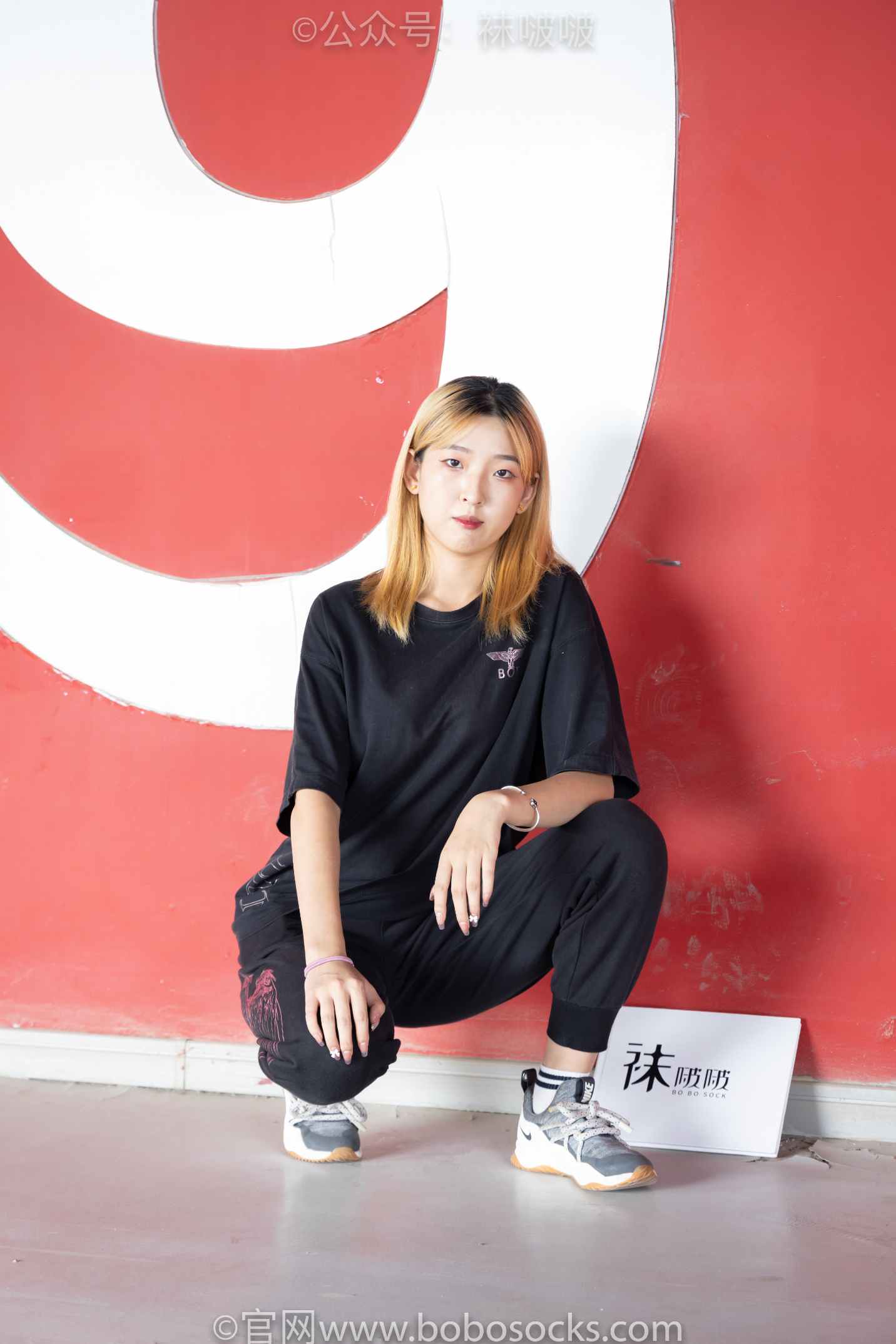 【网盘】[袜啵啵]NO.018木木-运动鞋、白棉袜、裸足