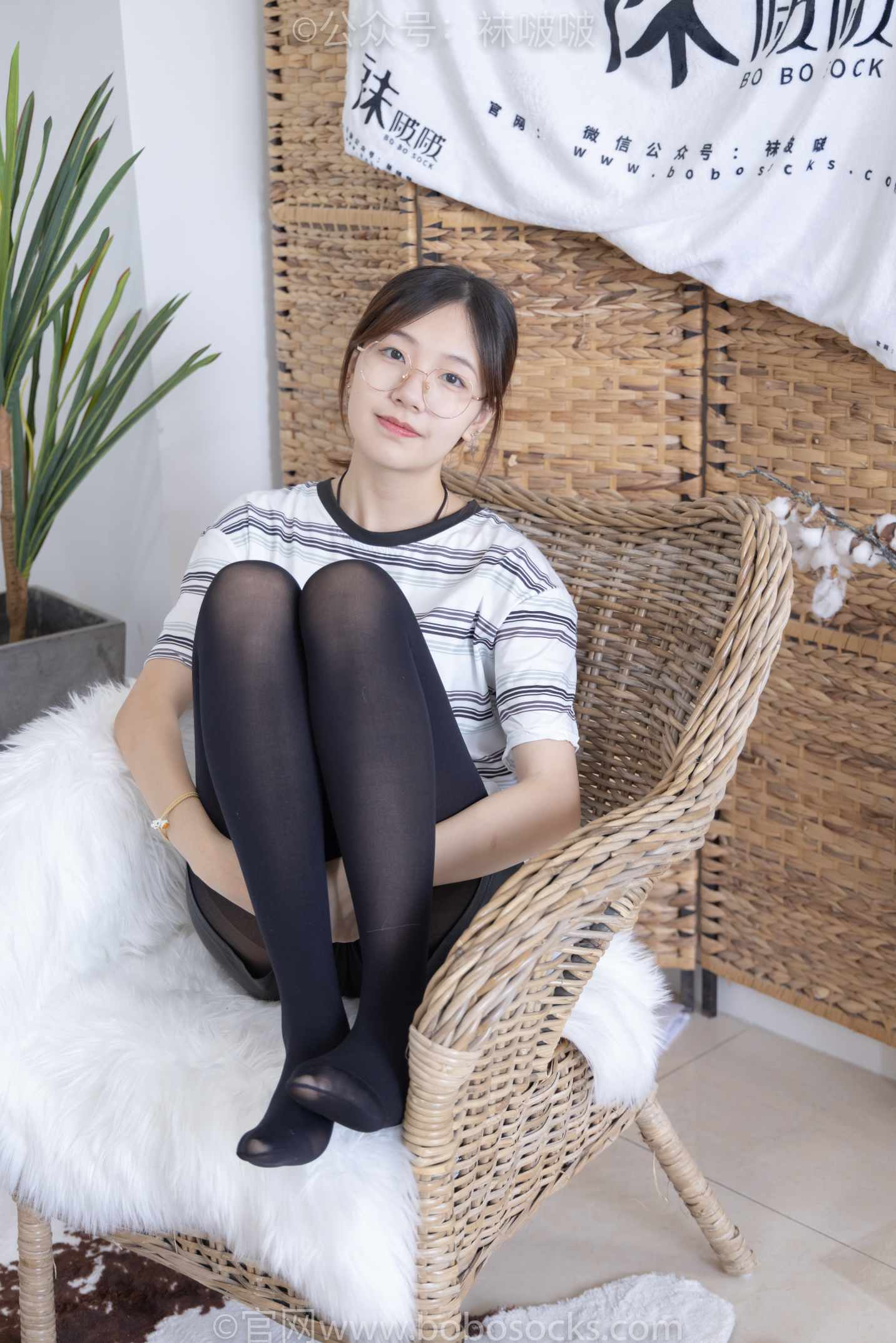 【网盘】[袜啵啵]NO.029小甜豆-平底鞋、厚黑丝、厚肉丝、踩饼干剧情