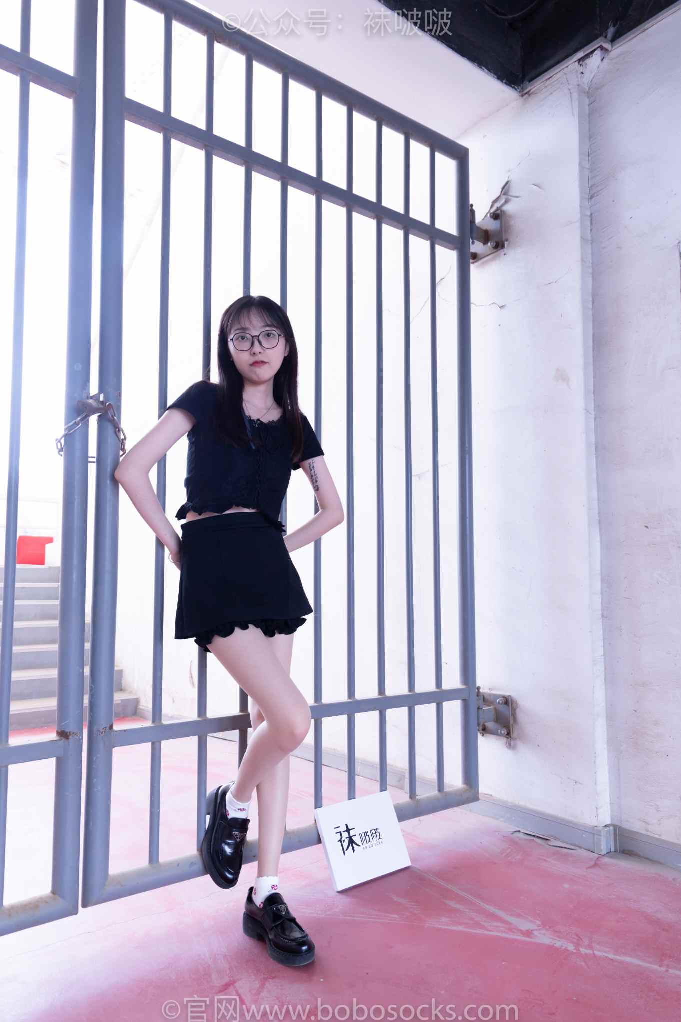 【网盘】[袜啵啵]NO.030稚予- 皮鞋、短白棉袜、肉丝