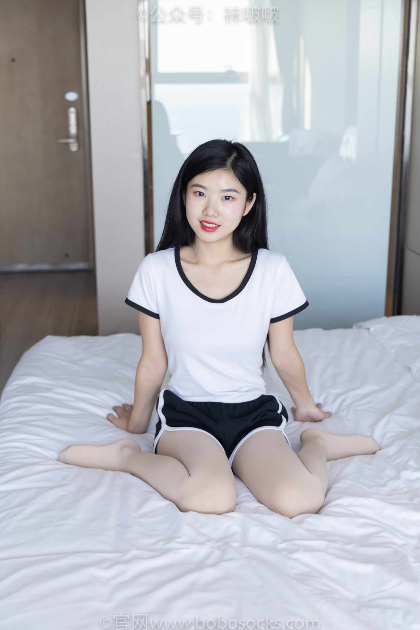 【网盘】[袜啵啵]NO.031小奶熊-AJ板鞋、白棉袜、厚肉丝