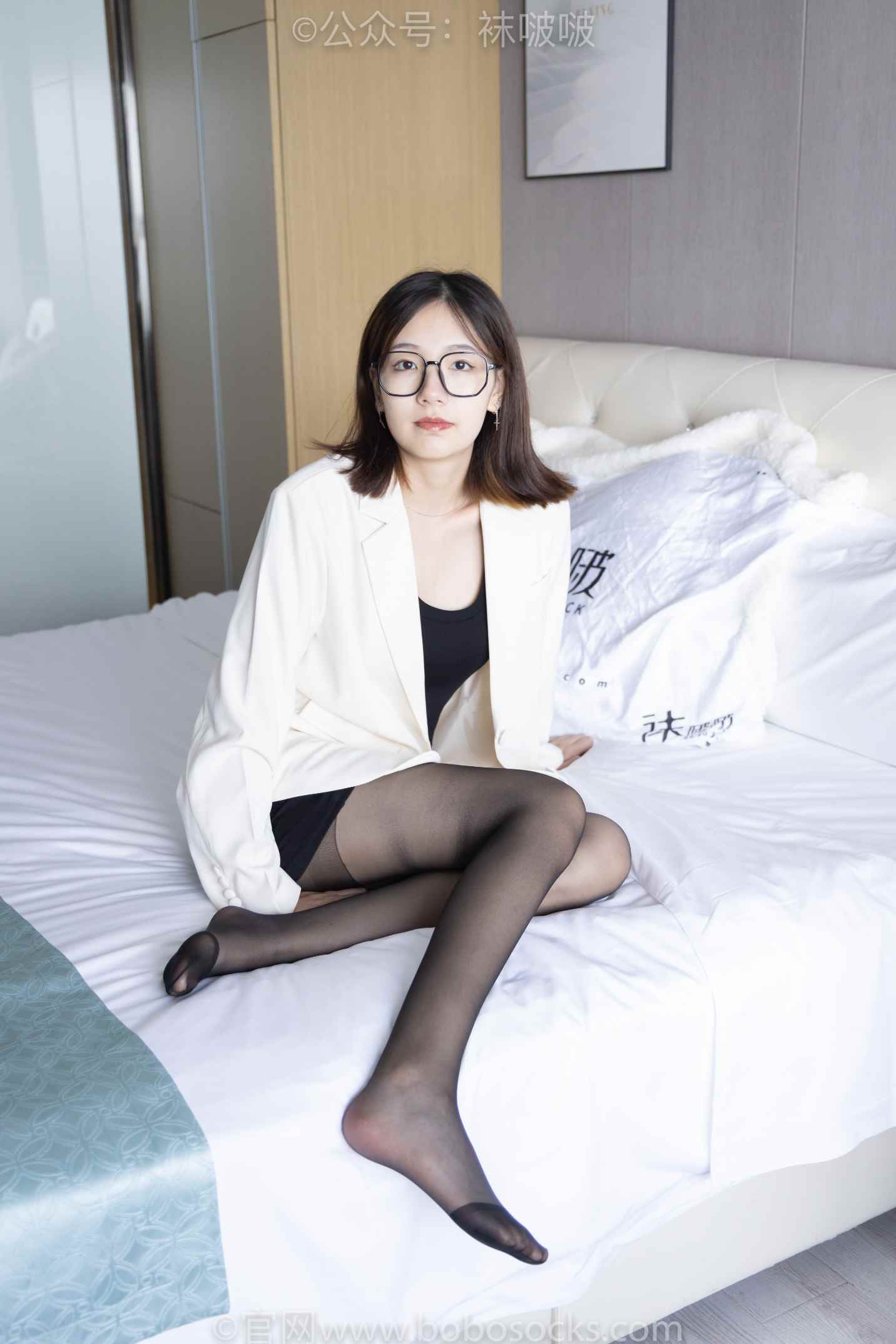 【网盘】[袜啵啵]NO.032小甜豆-平底鞋、黑丝